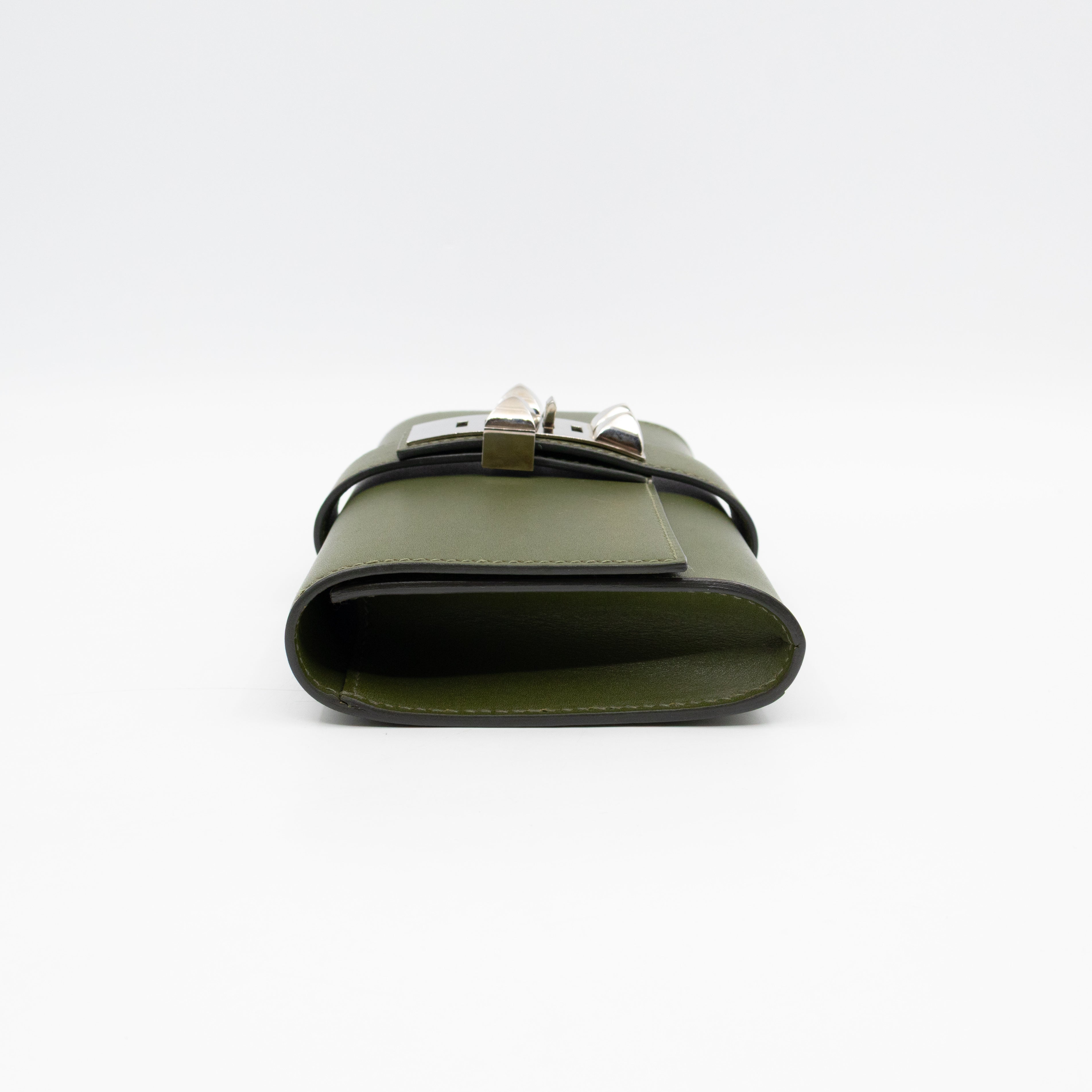 Medor 23 Clutch Green Leather