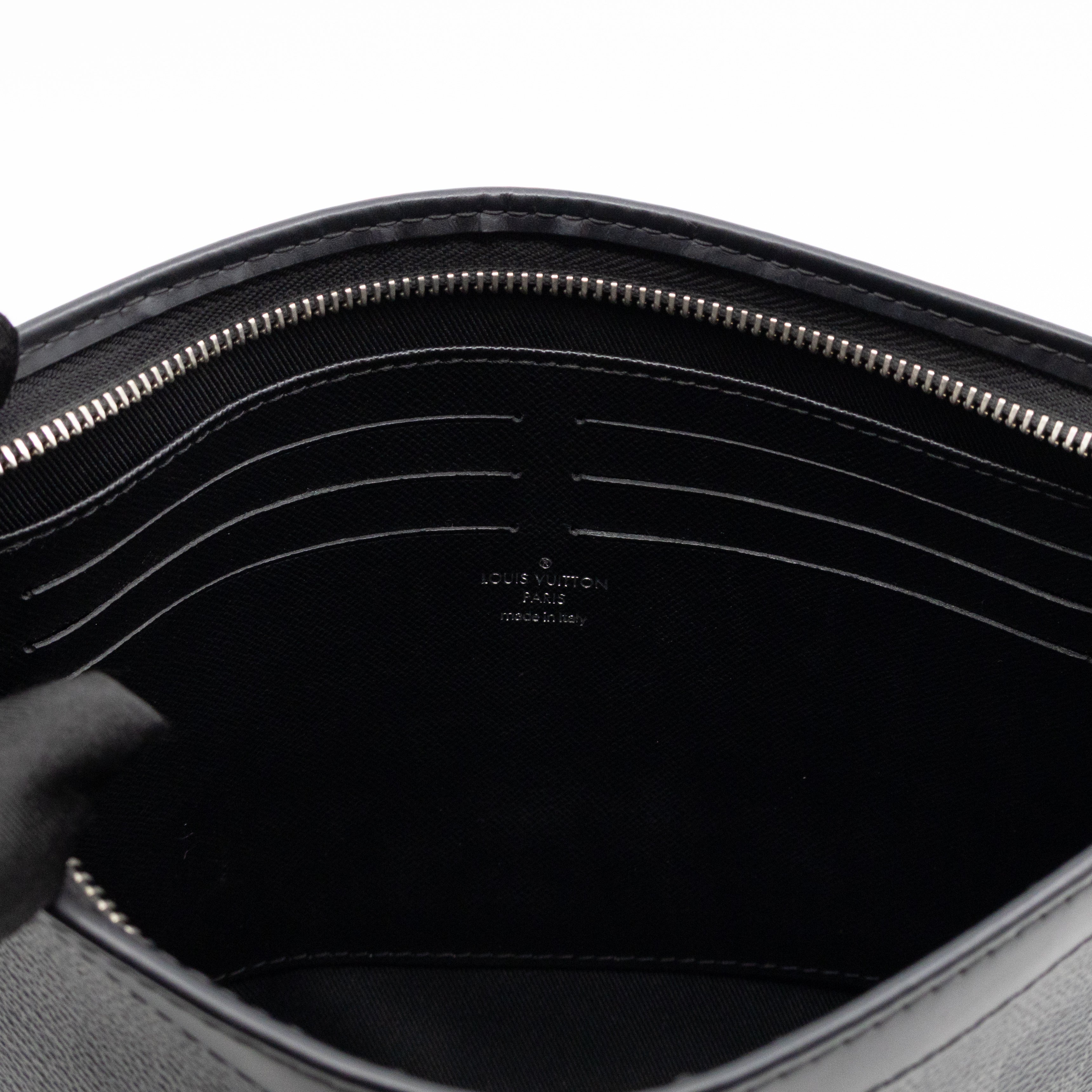 Pochette Voyage MM Damier Graphite