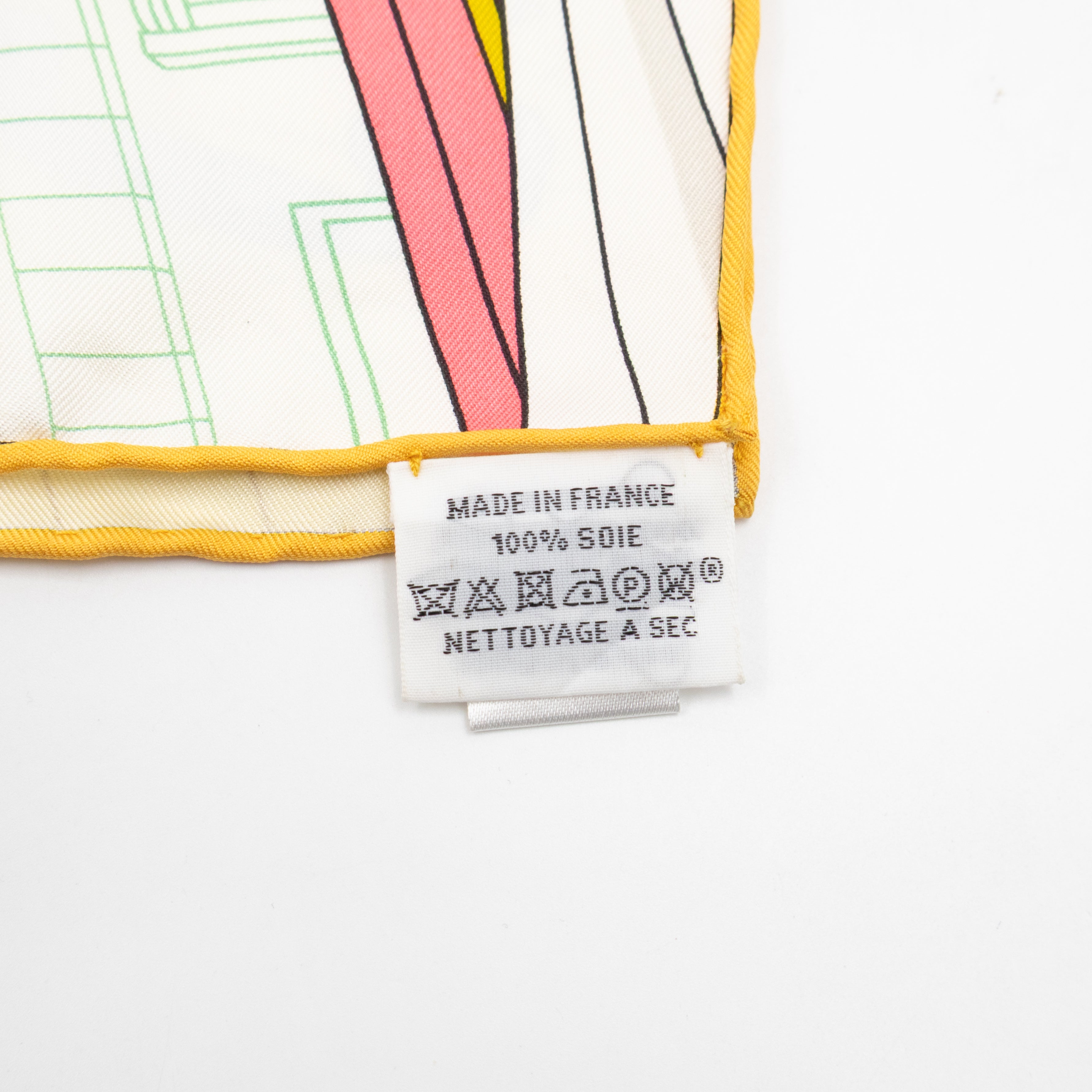 Silk Scarf 90 Mystere Au 24 Rose Bonbon & Jaune