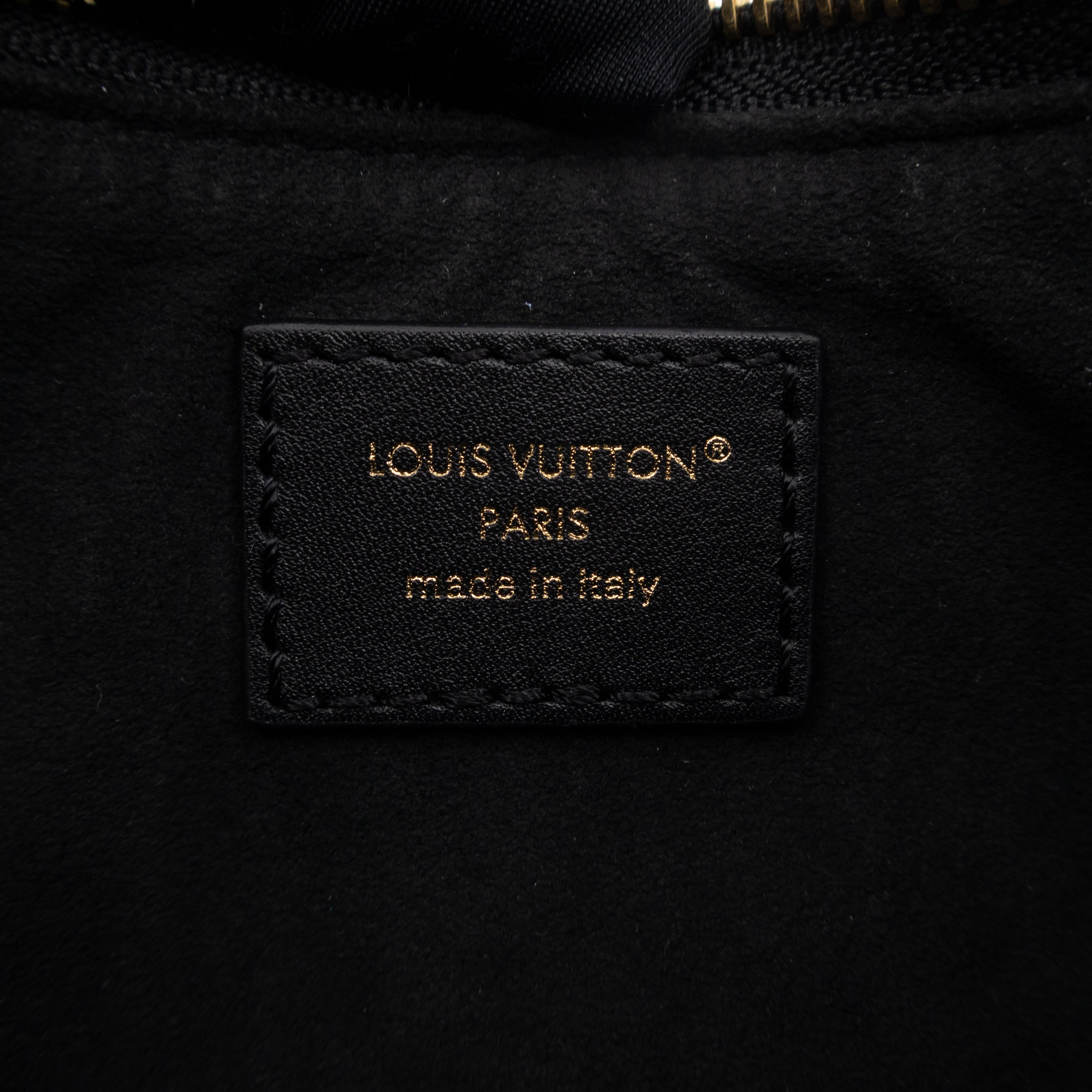 Pochette LV Bloom Black Leather