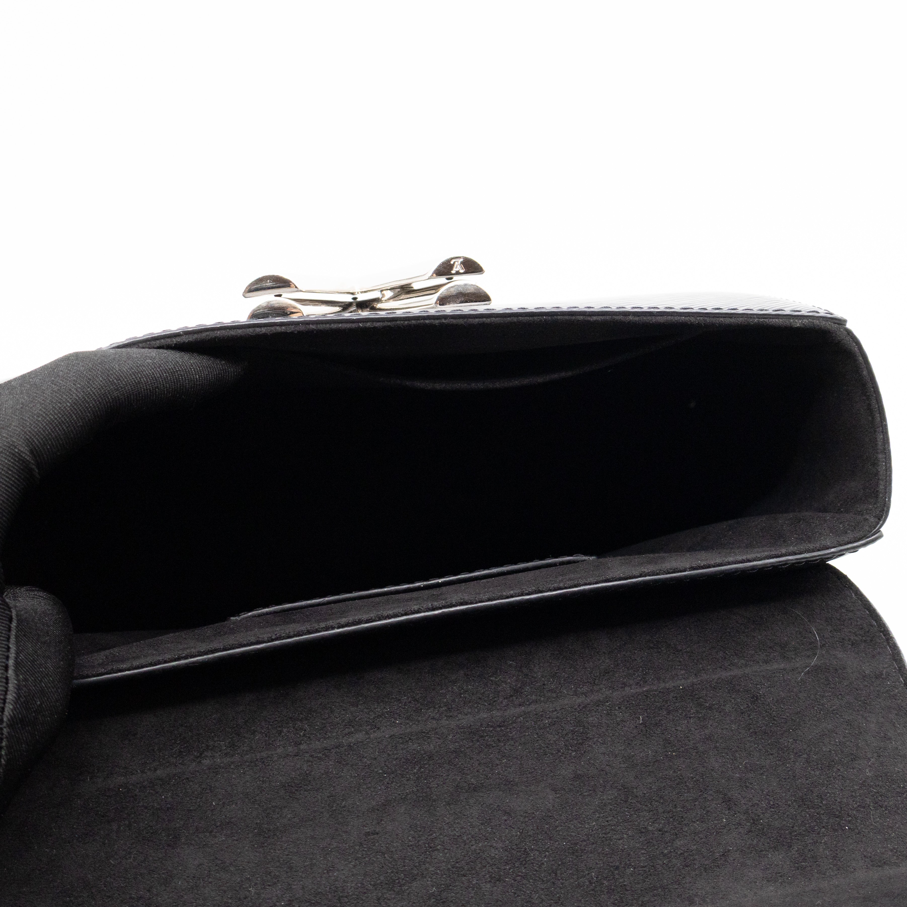 Twist MM Black Epi Leather Silver