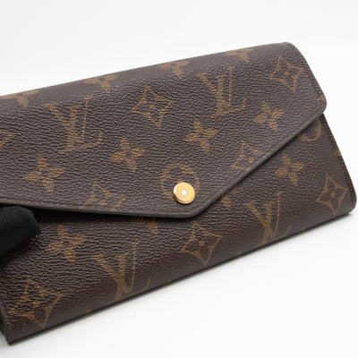 Sarah Wallet Monogram