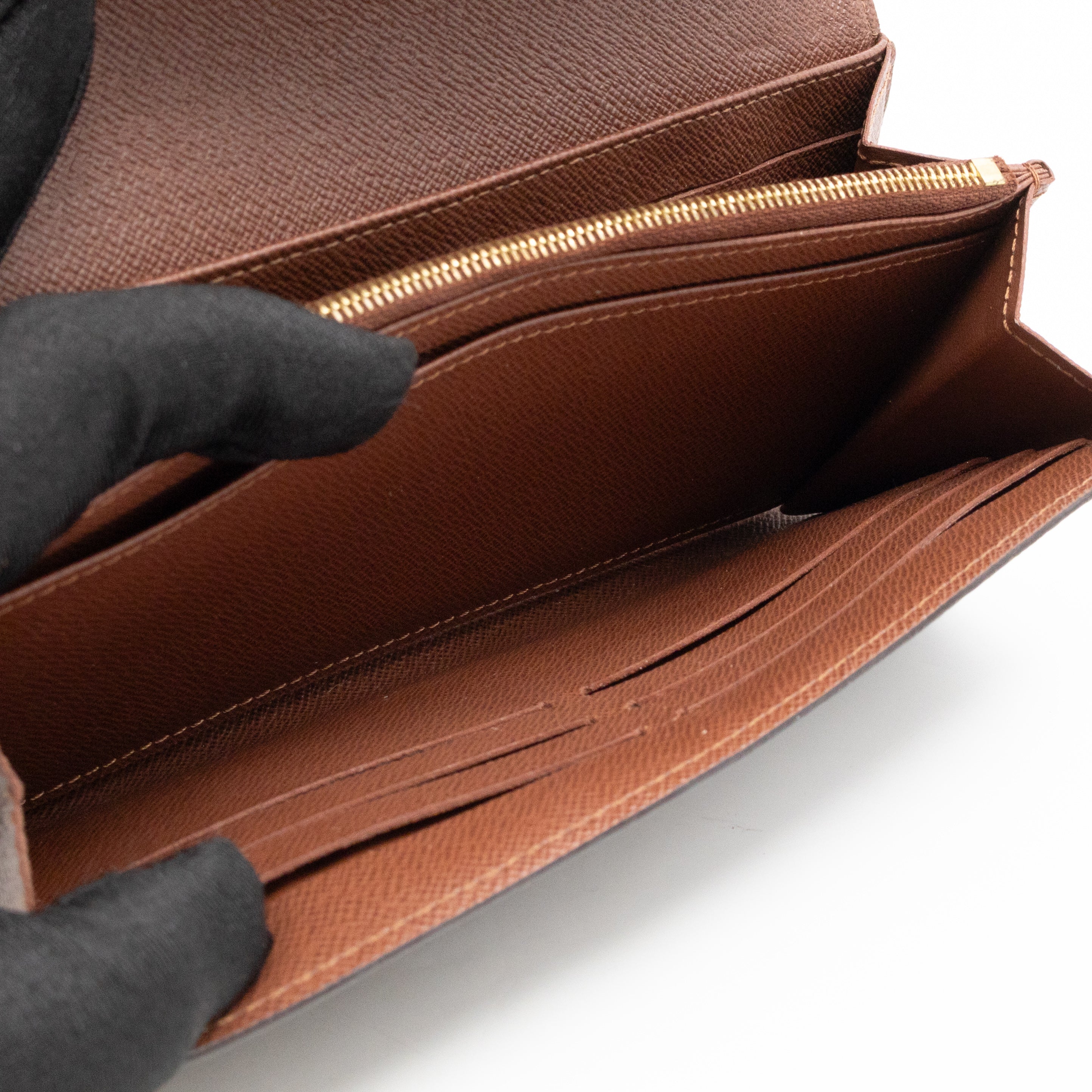 Sarah Wallet Monogram