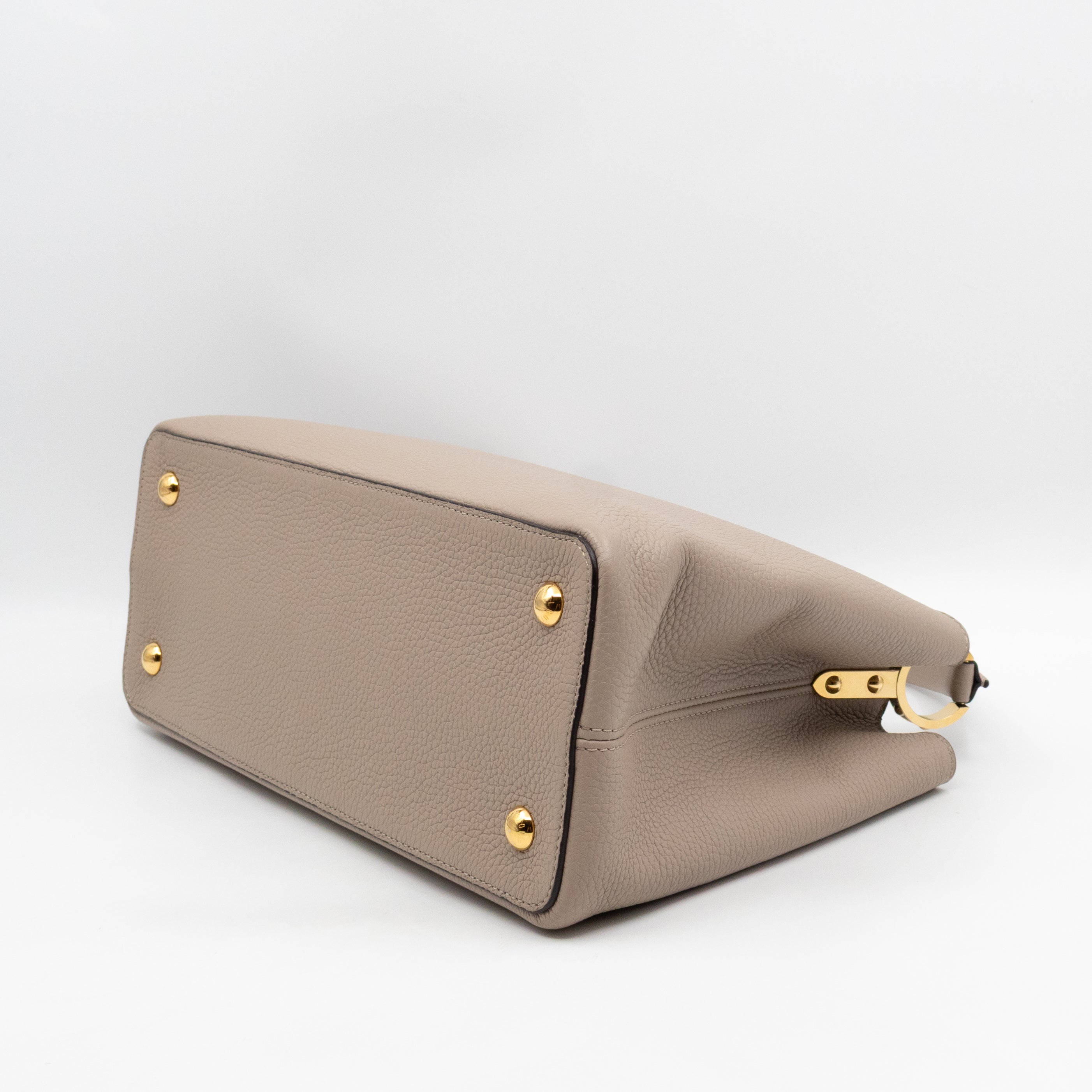 Capucines MM Beige Taurillon Leather