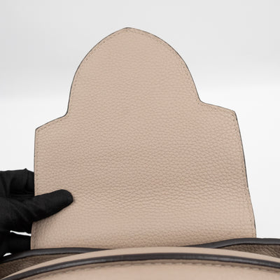 Capucines MM Beige Taurillon Leather