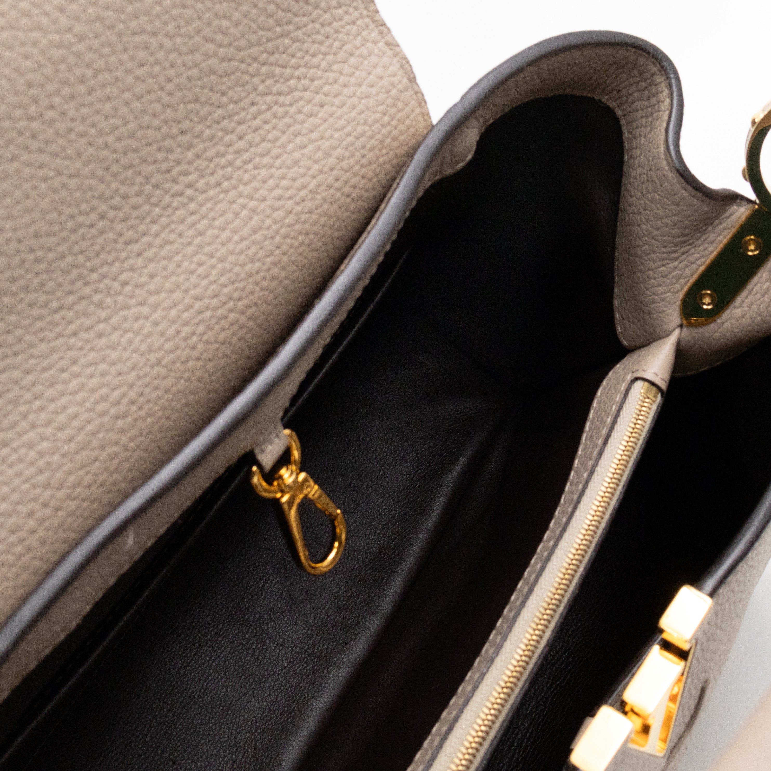 Capucines MM Beige Taurillon Leather