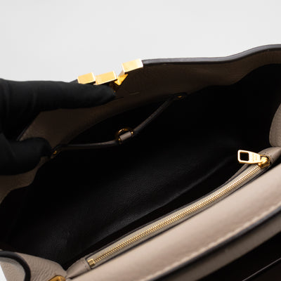 Capucines MM Beige Taurillon Leather