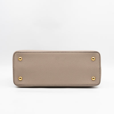 Capucines MM Beige Taurillon Leather