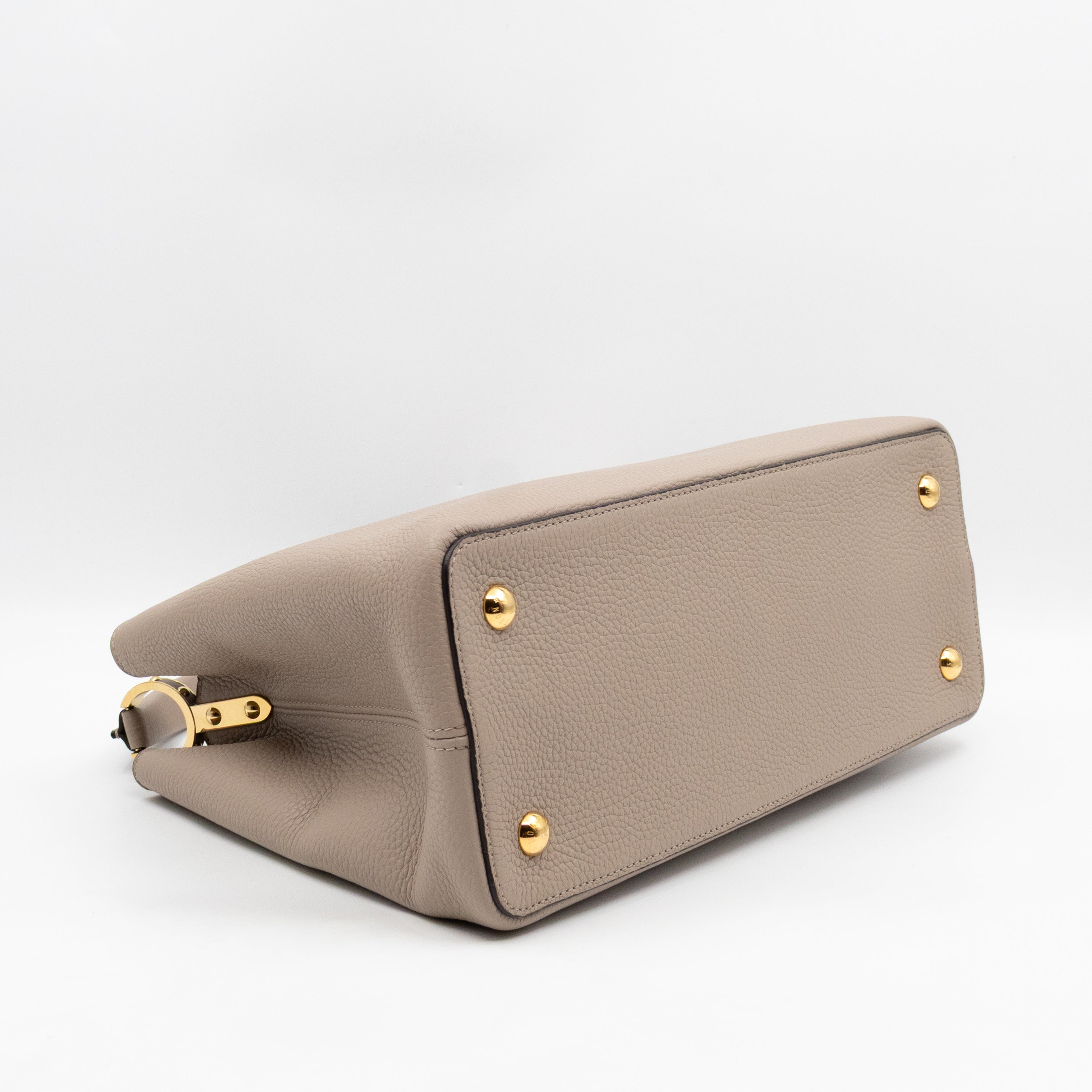 Capucines MM Beige Taurillon Leather
