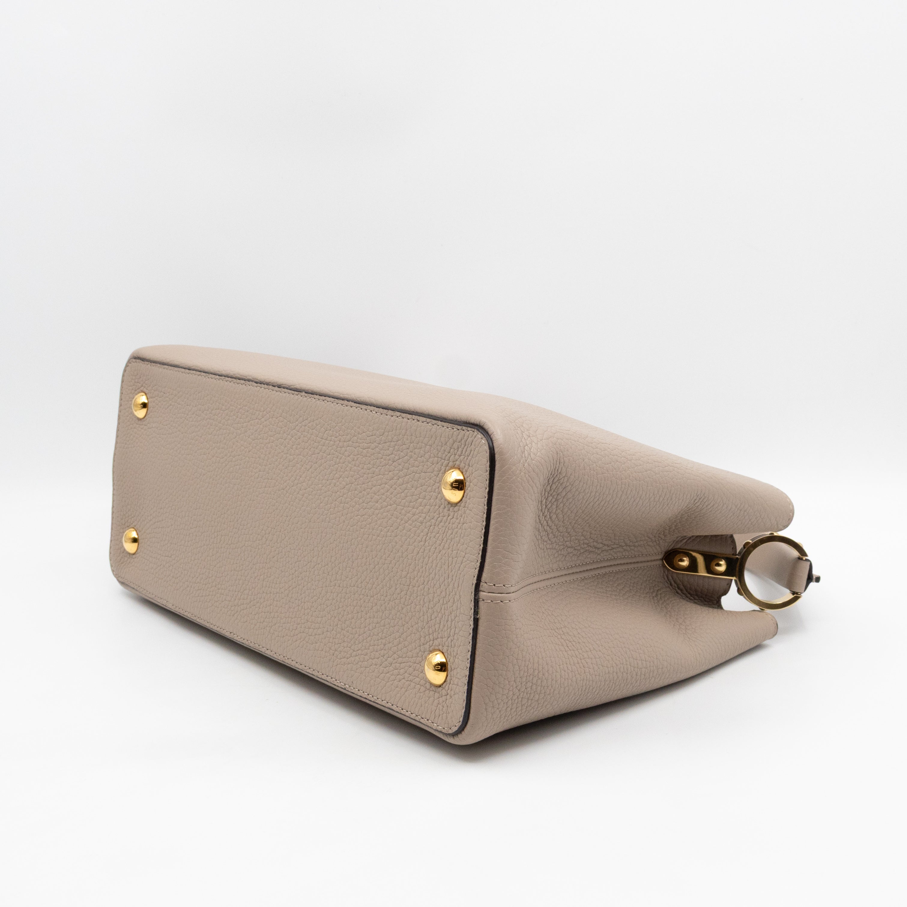 Capucines MM Beige Taurillon Leather