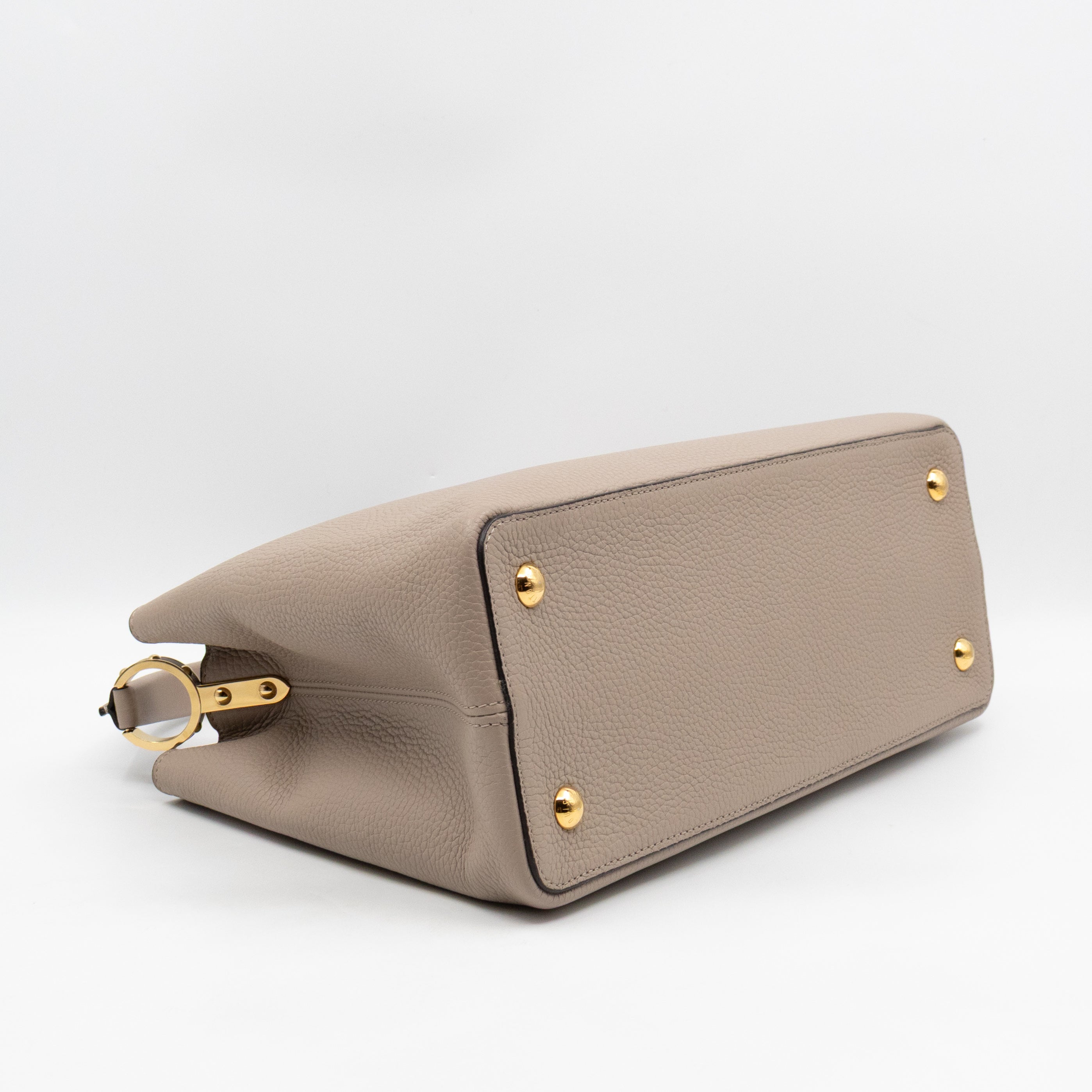 Capucines MM Beige Taurillon Leather