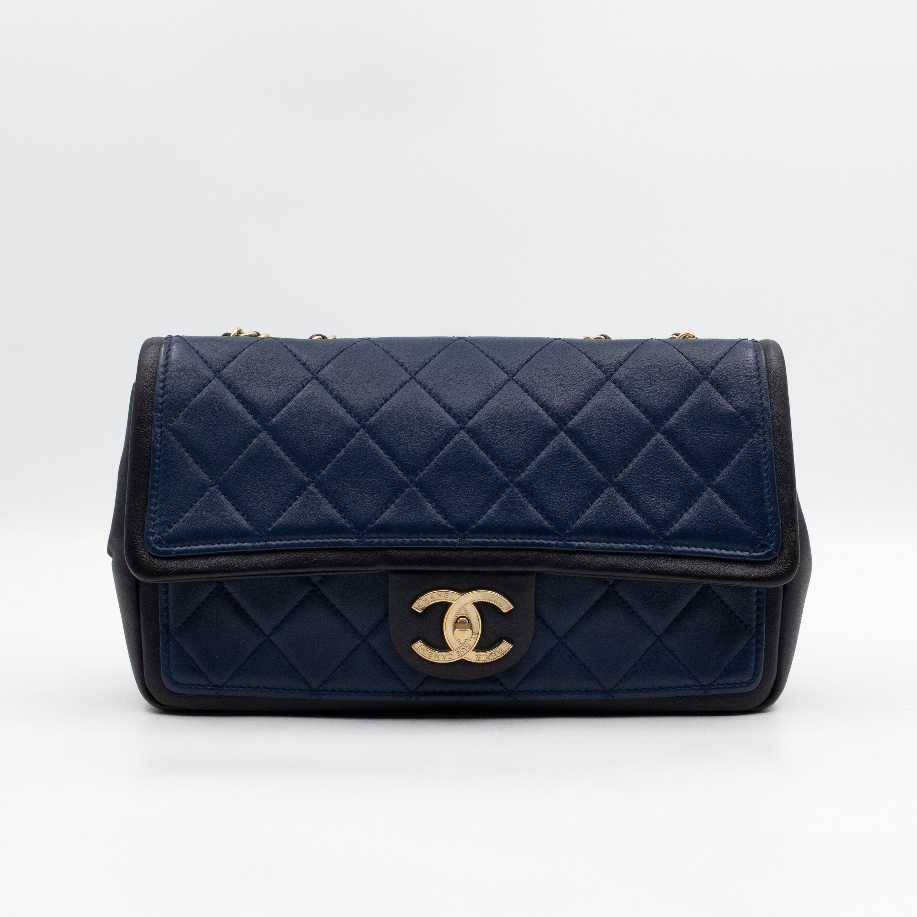 Graphic Medium Flap Bag Blue & Black Leather