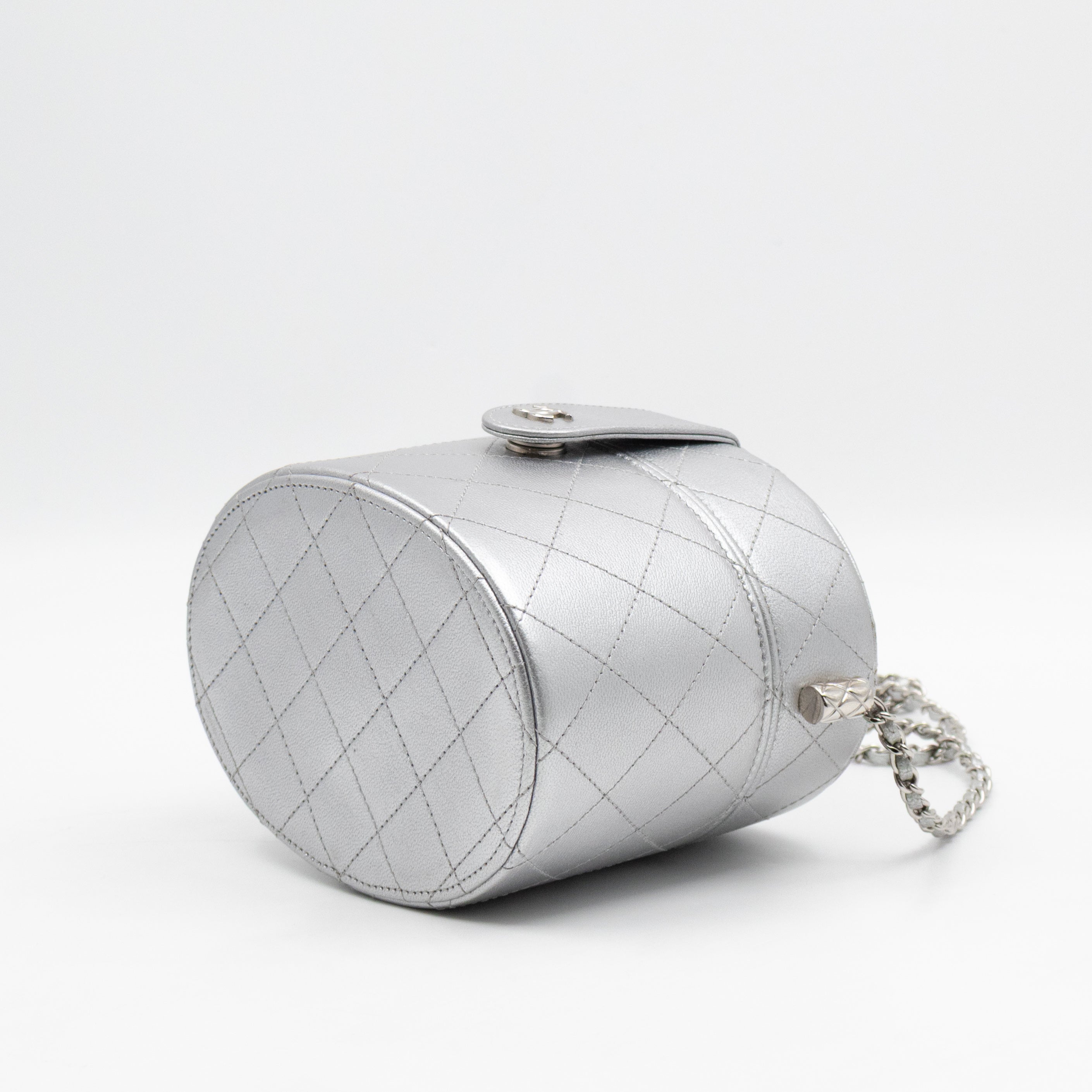 Vanity On CC With Chain Silver Leather