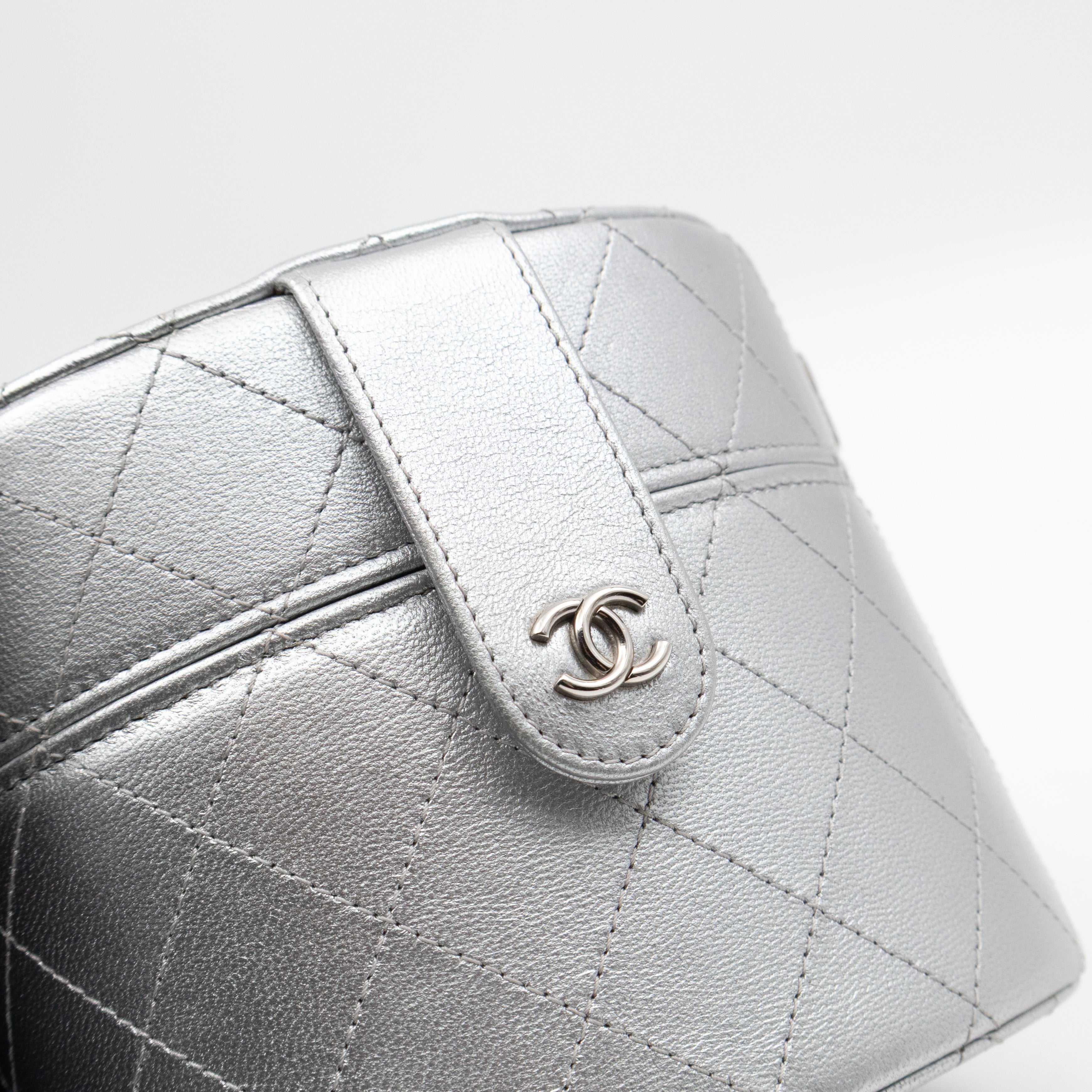 Vanity On CC With Chain Silver Leather