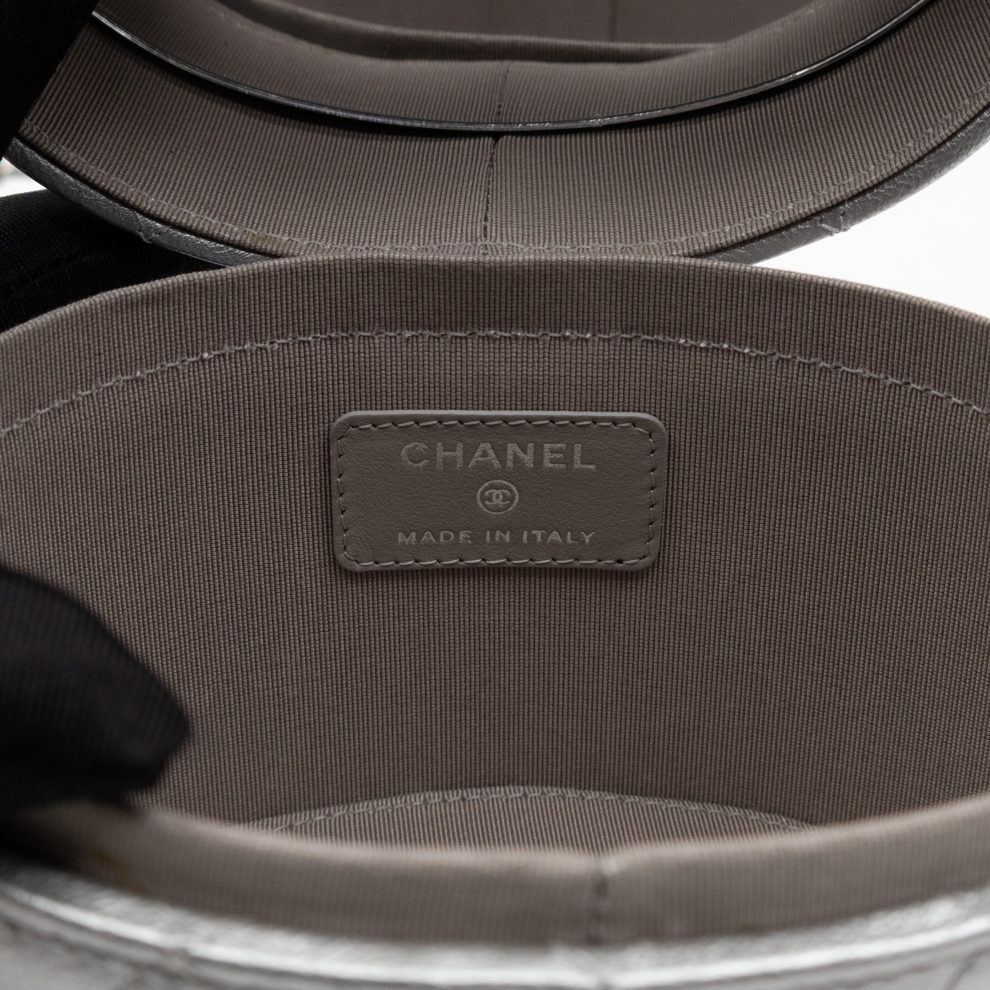 Vanity On CC With Chain Silver Leather