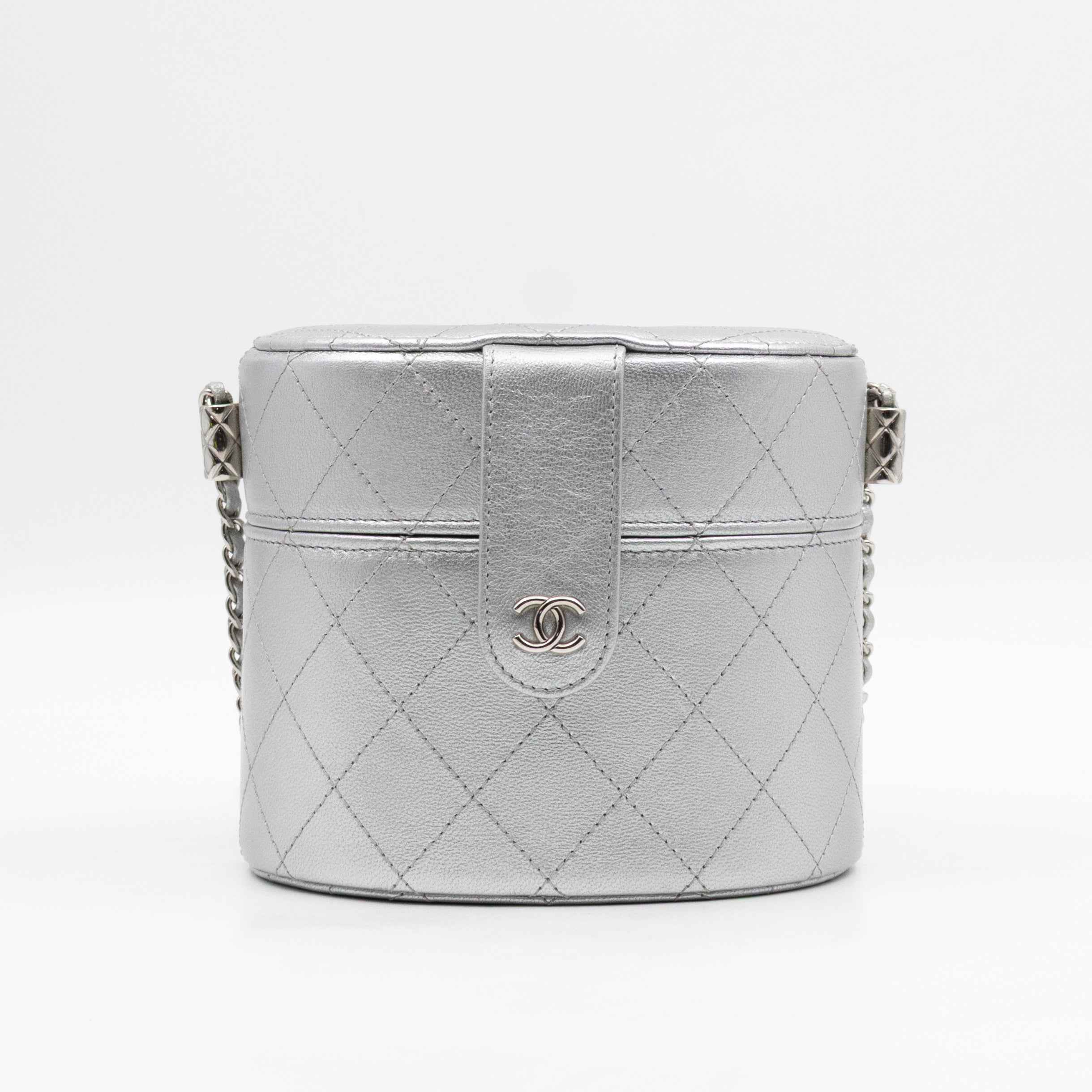 Vanity On CC With Chain Silver Leather
