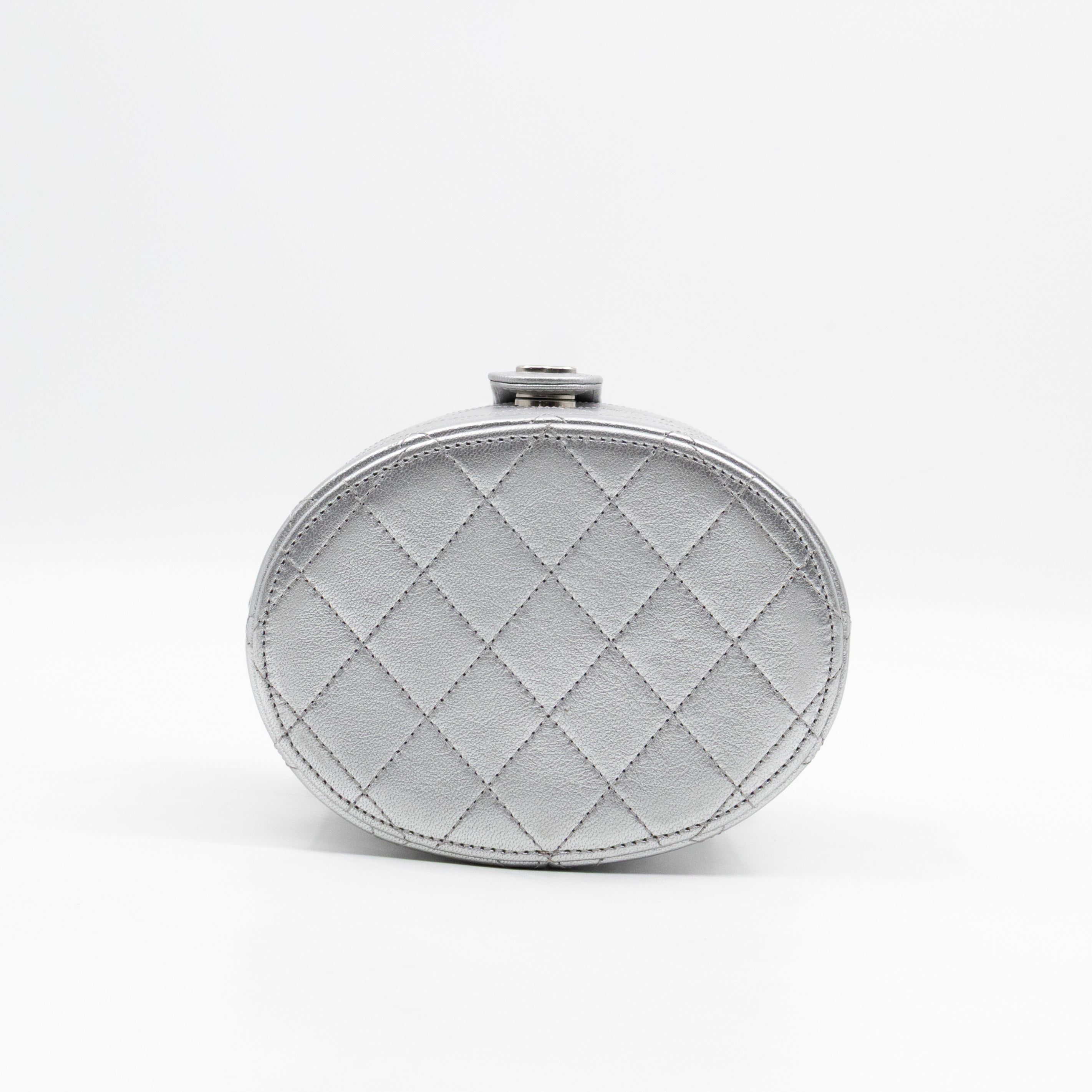 Vanity On CC With Chain Silver Leather