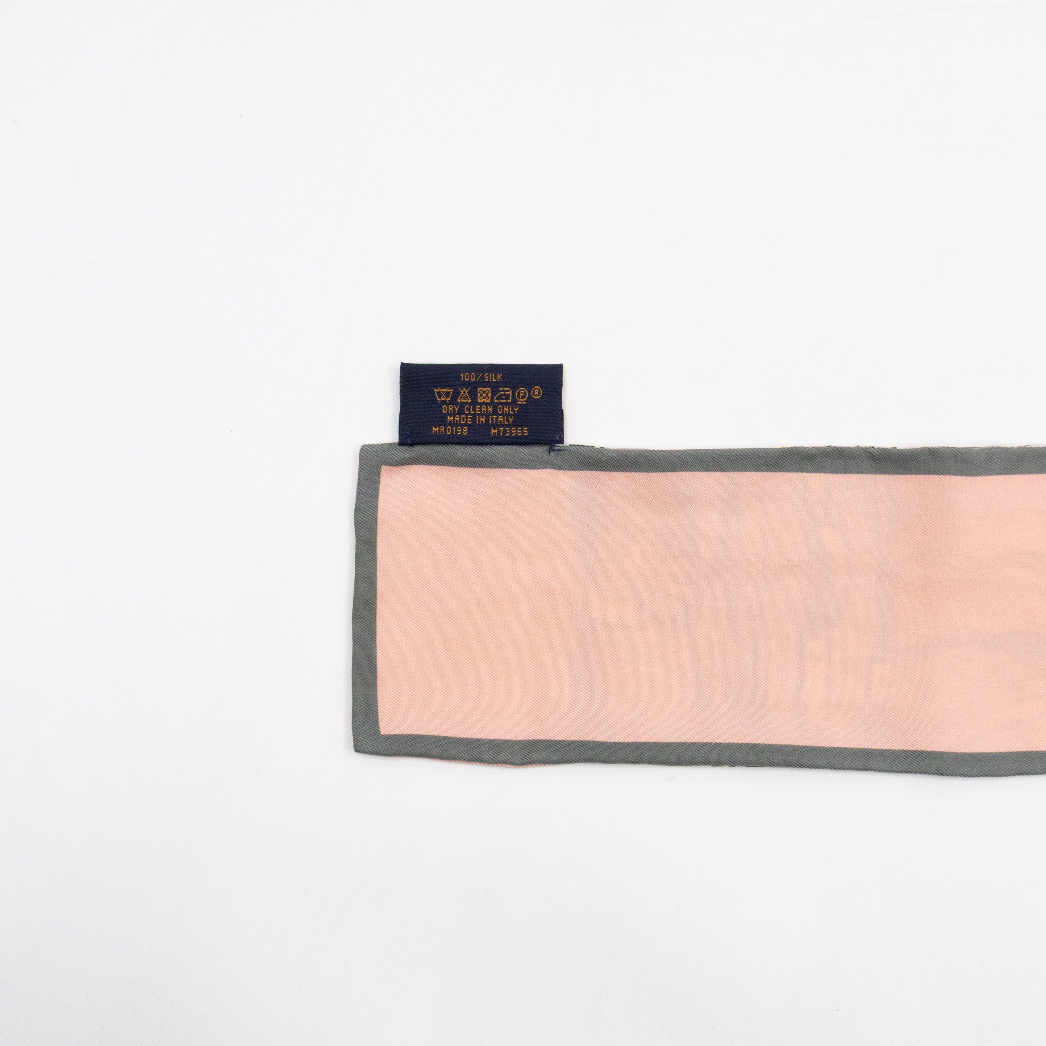 Louis Vuitton Trunks Bandeau Rose Poudre Silk Scarf – Queen Station