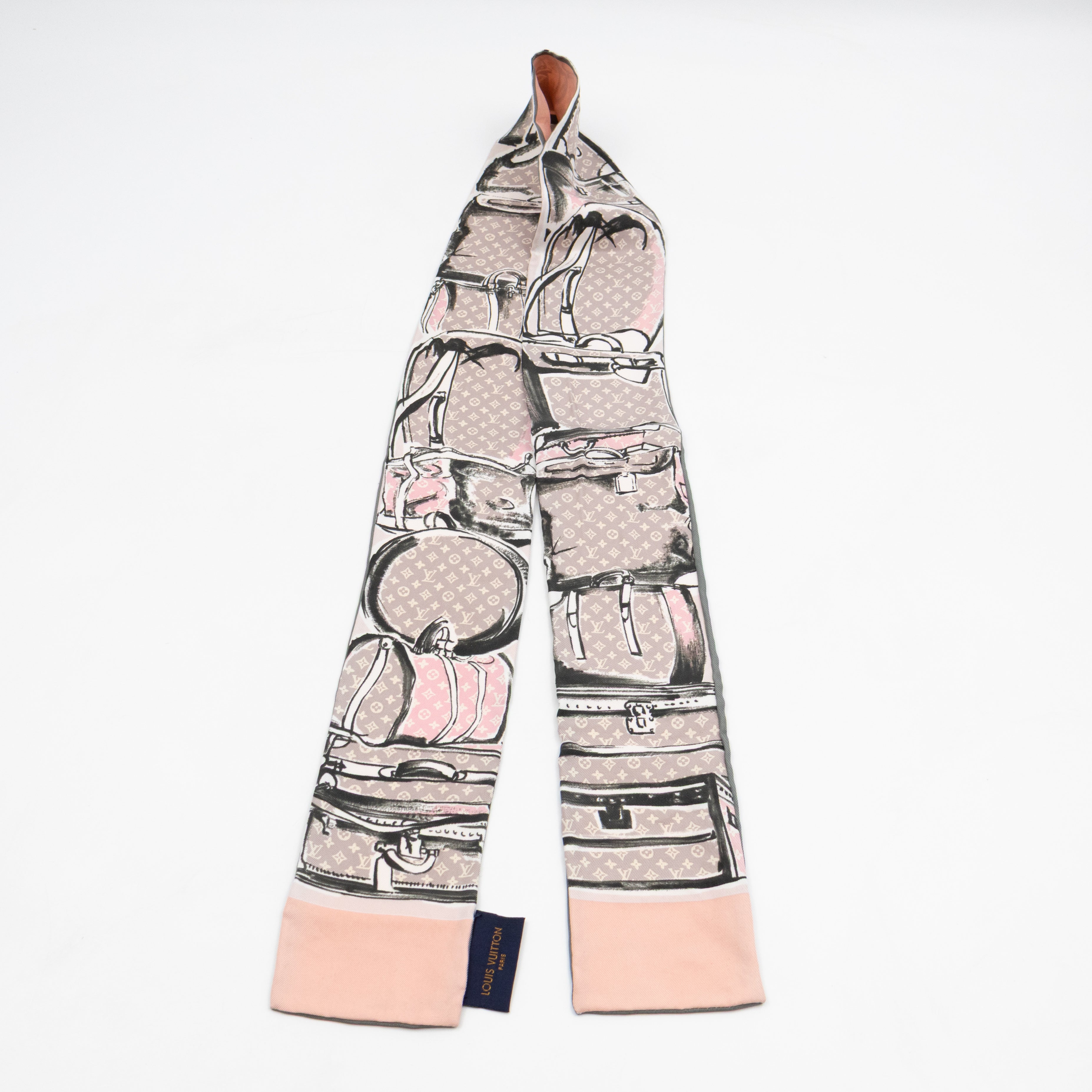 小物 Louis Vuitton Rose Poudre Trunks Bandeau Louis Vuitton Trunks Bandeau Rose Poudre Silk Scarf – Queen Station