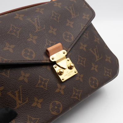 Pochette Metis Monogram