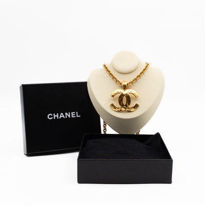 Vintage Quilted CC Logo Pendant Necklace Gold