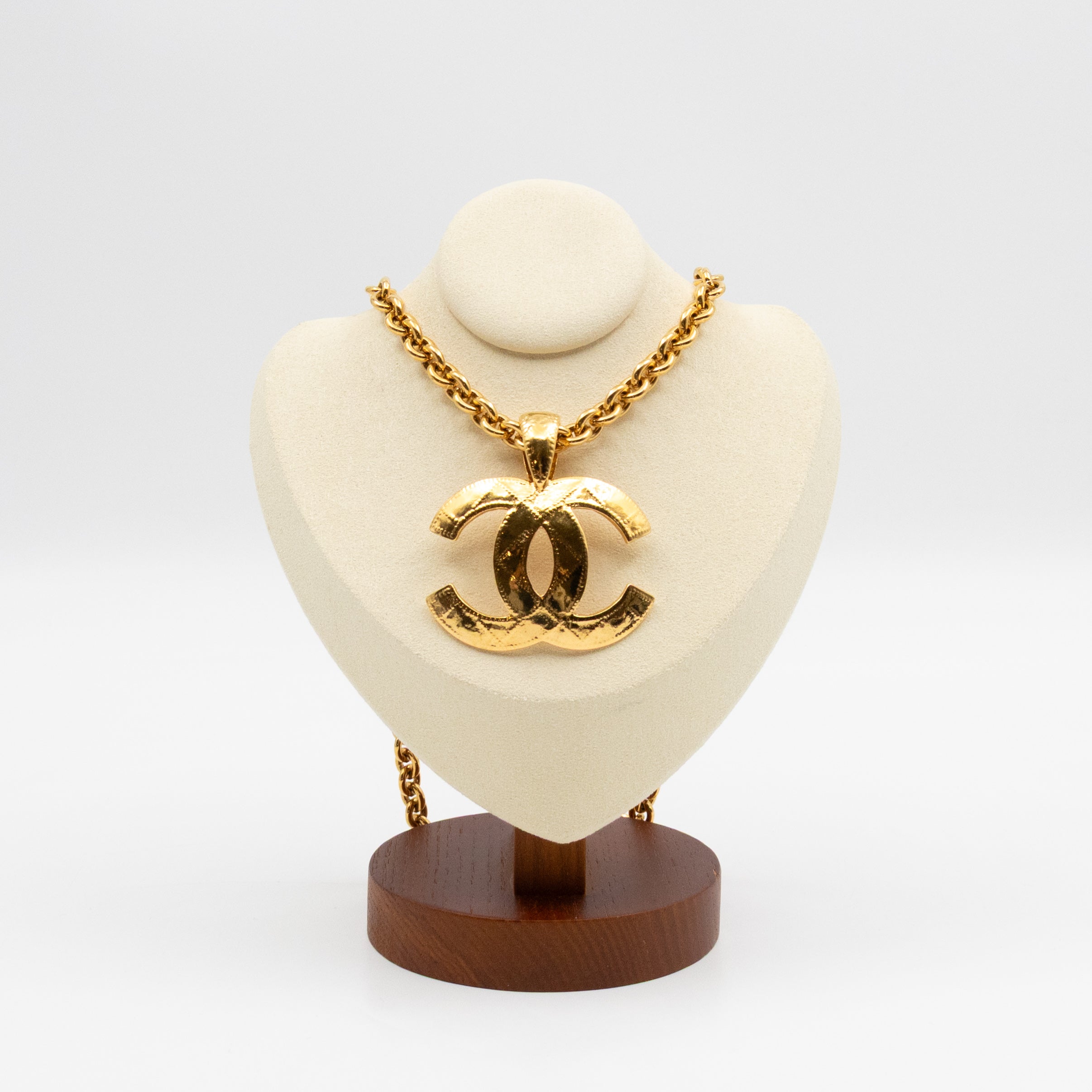 Vintage Quilted CC Logo Pendant Necklace Gold