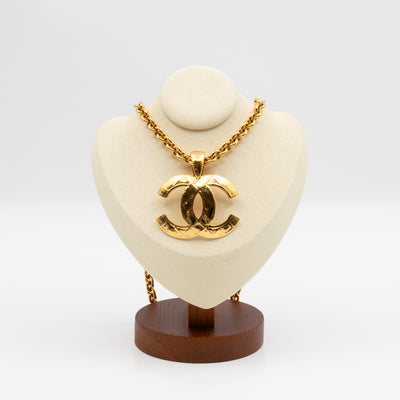 Vintage Quilted CC Logo Pendant Necklace Gold
