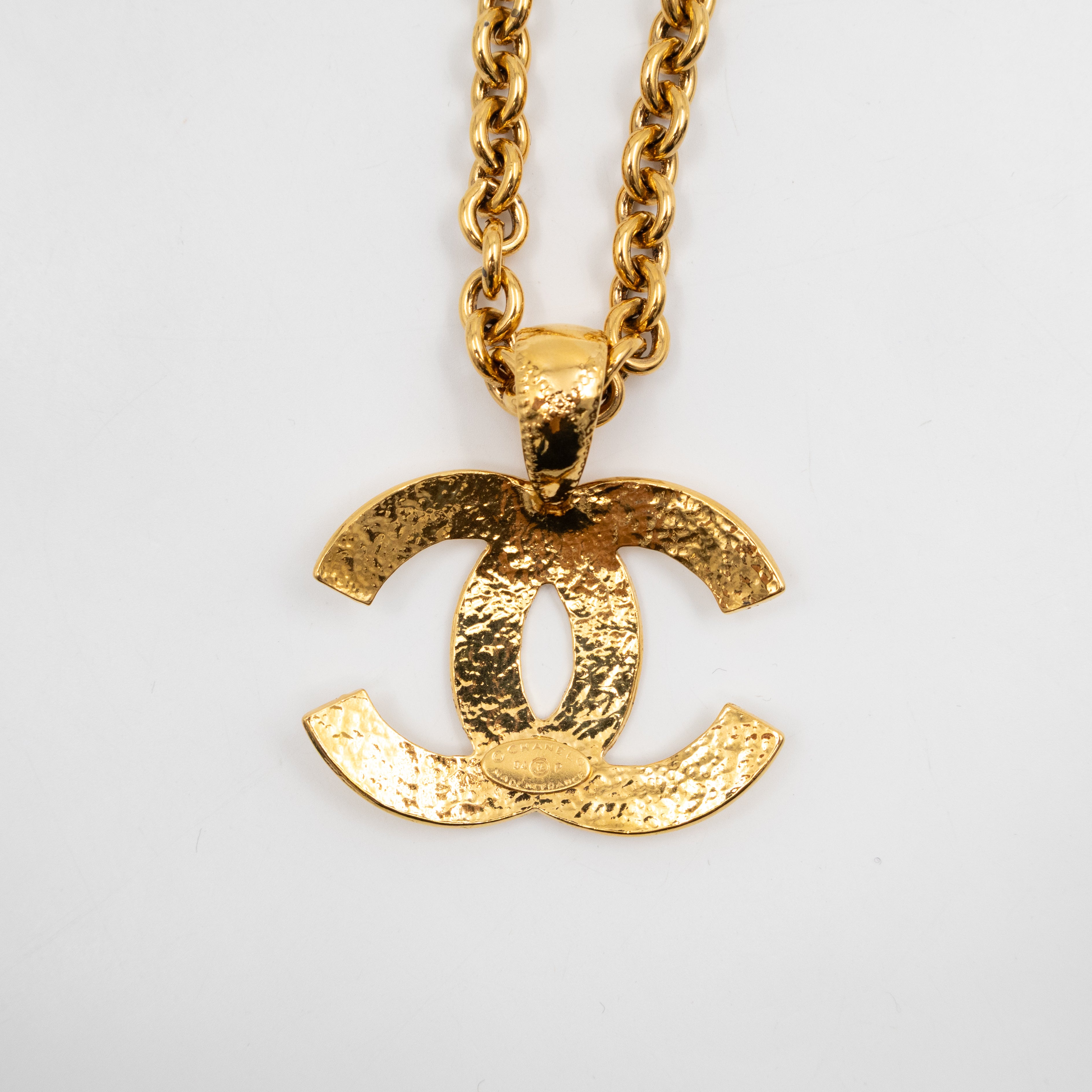 Vintage Quilted CC Logo Pendant Necklace Gold