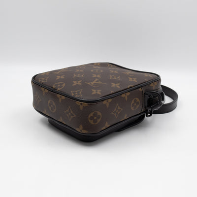 Christopher Wearable Wallet Monogram Macassar
