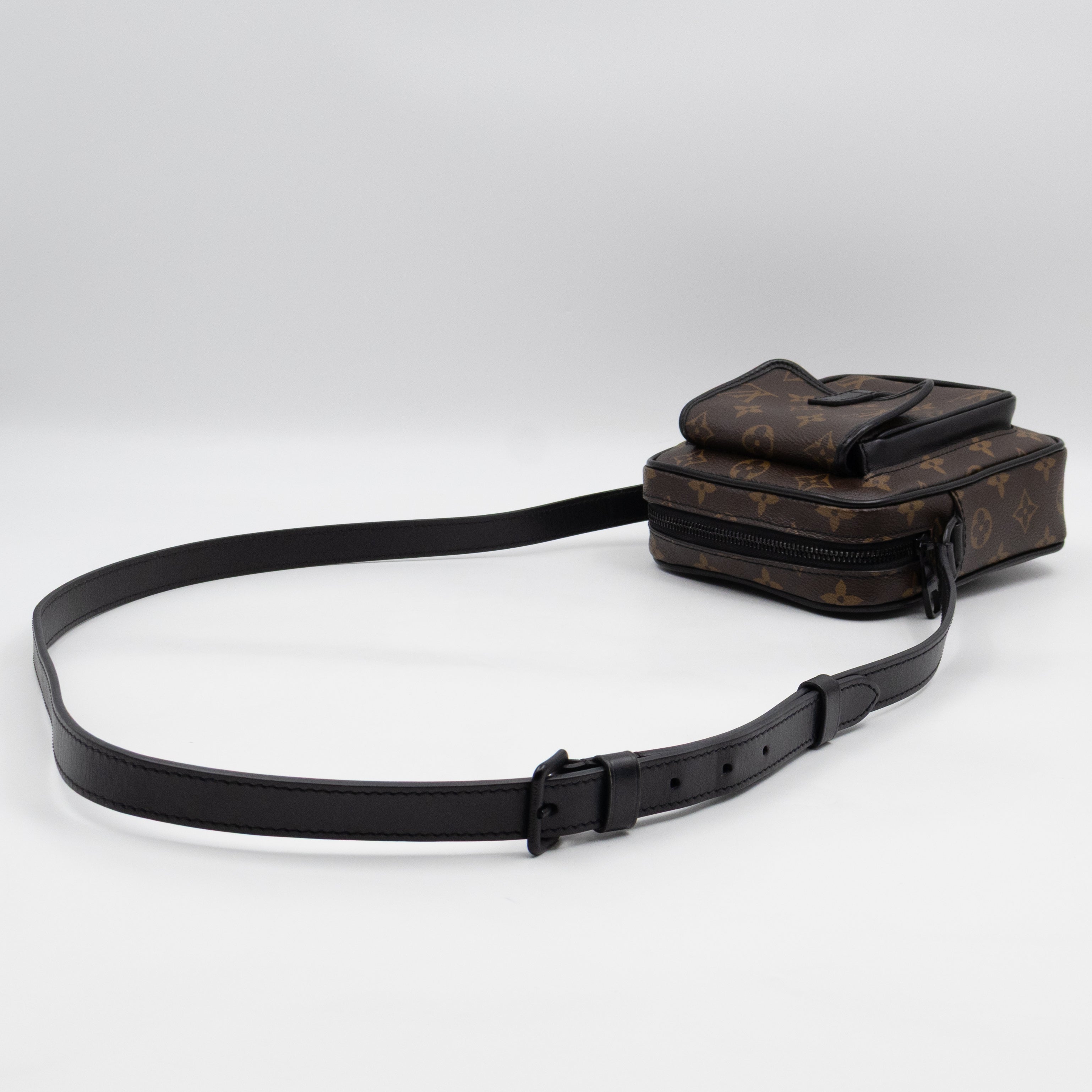 Christopher Wearable Wallet Monogram Macassar