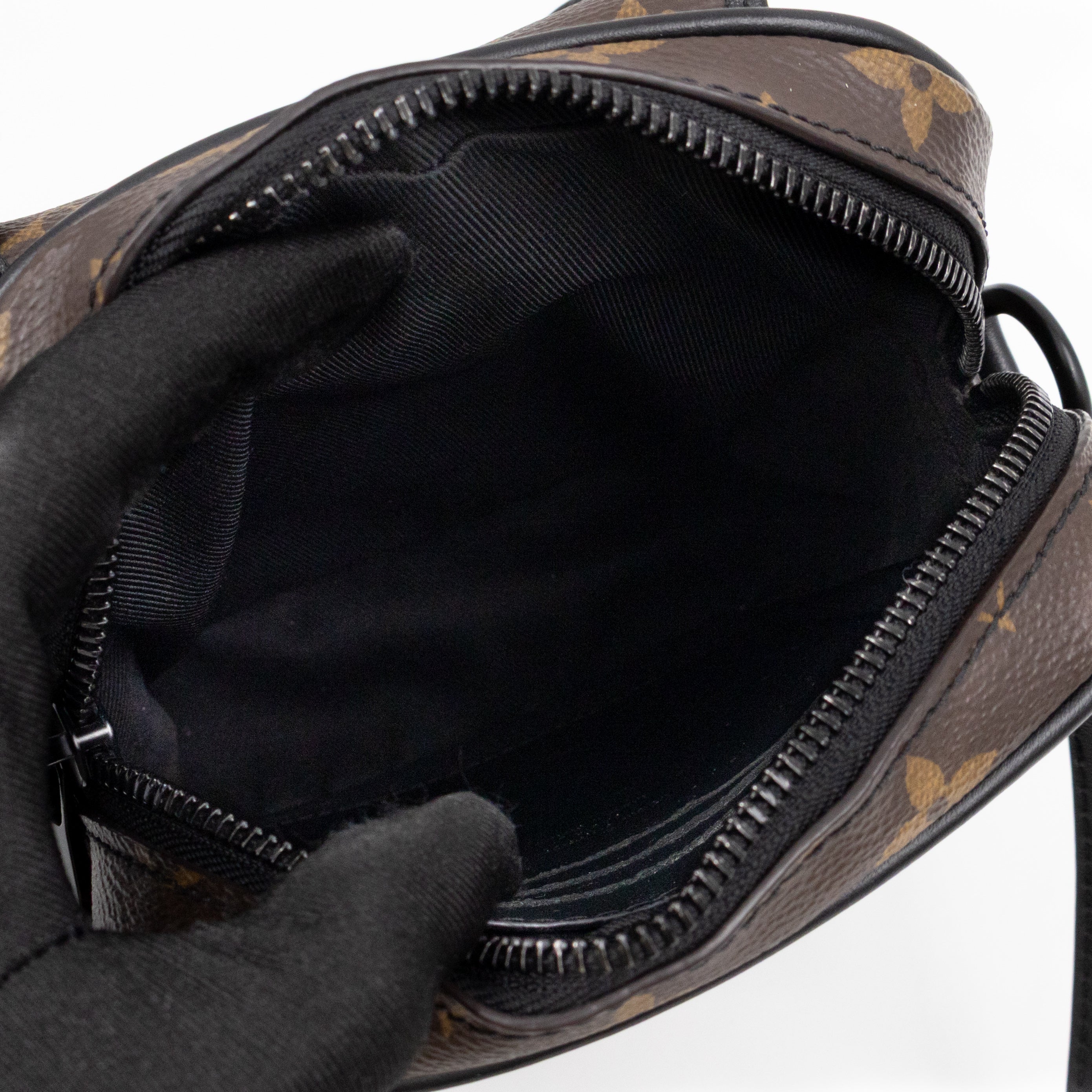 Christopher Wearable Wallet Monogram Macassar