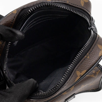 Christopher Wearable Wallet Monogram Macassar