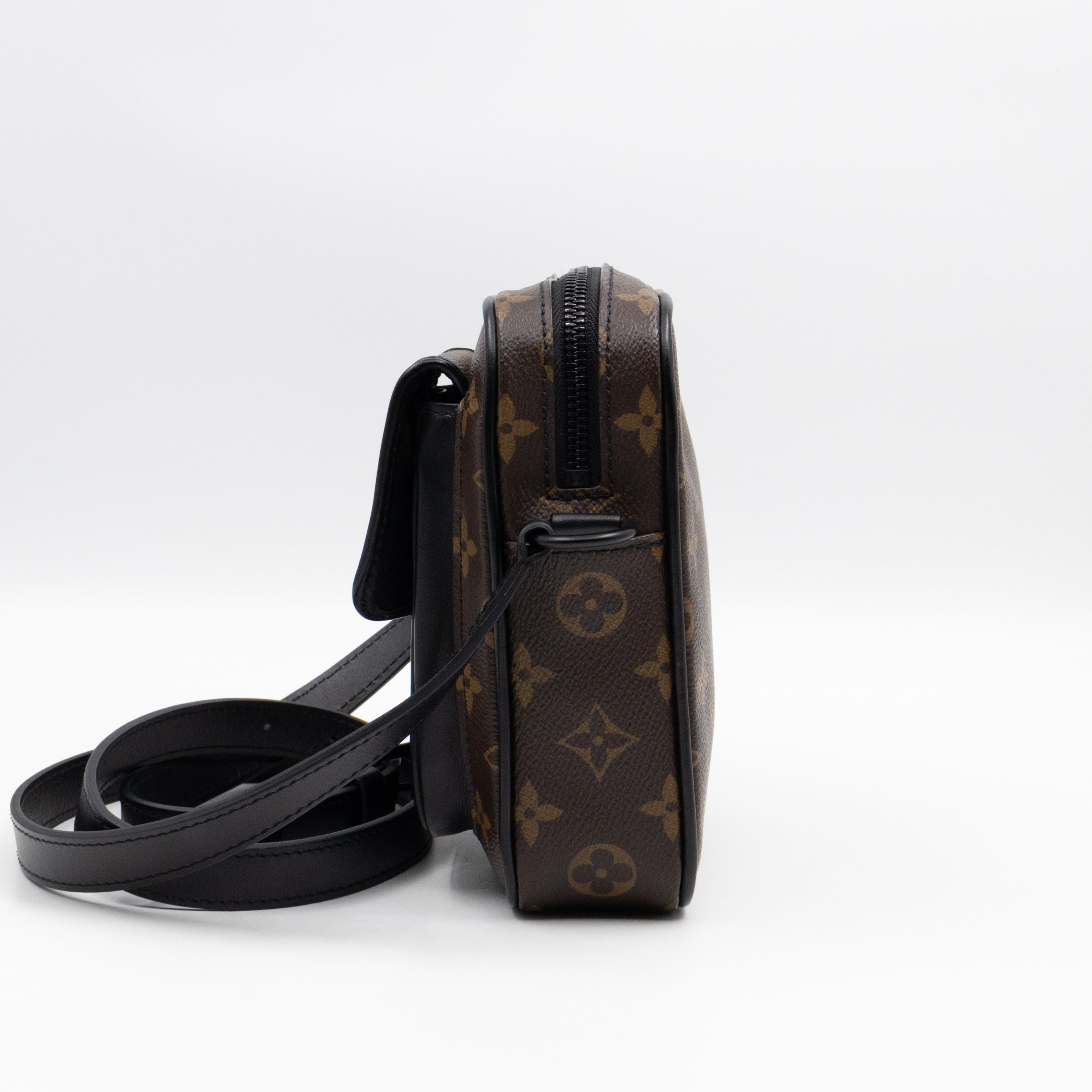 Christopher Wearable Wallet Monogram Macassar