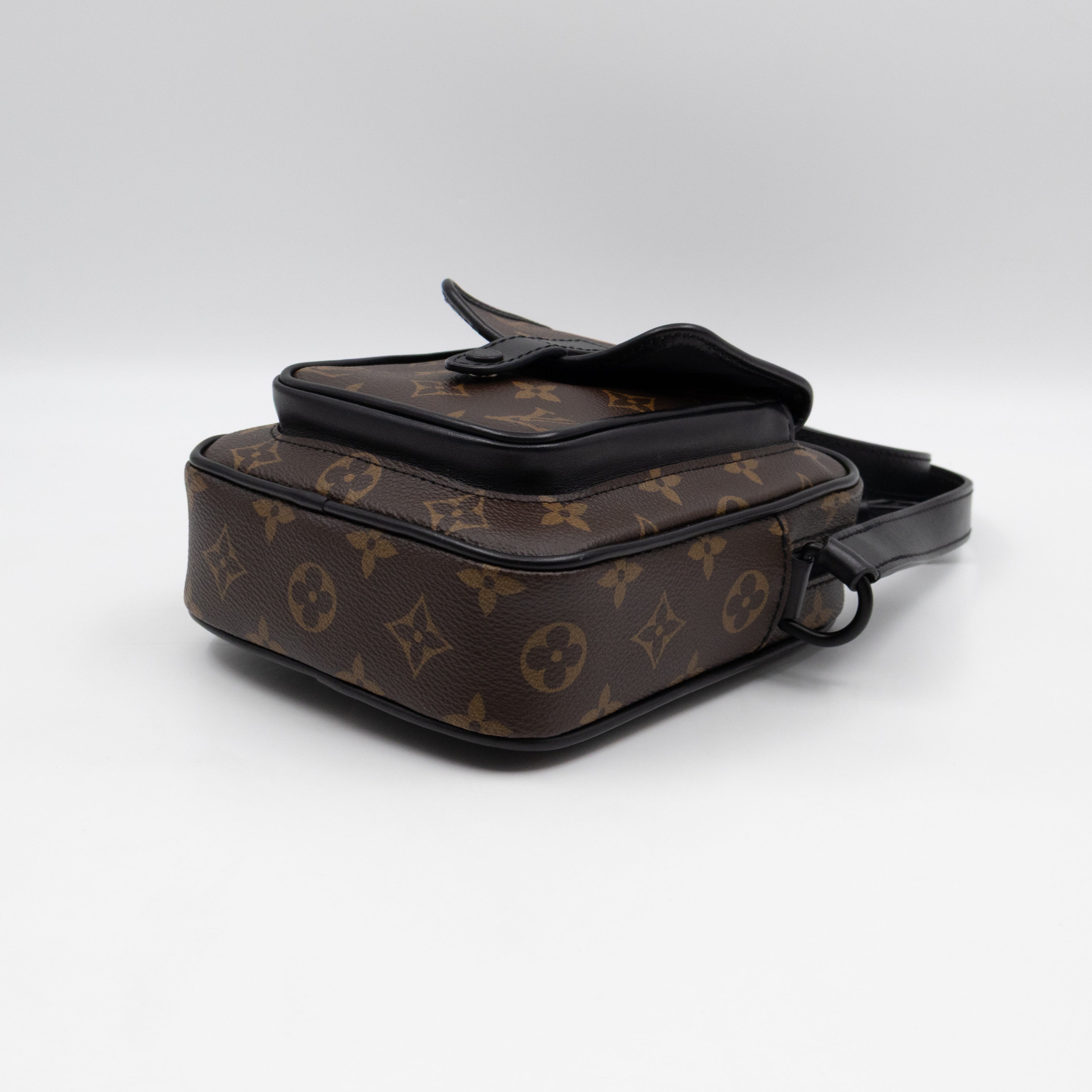 Christopher Wearable Wallet Monogram Macassar