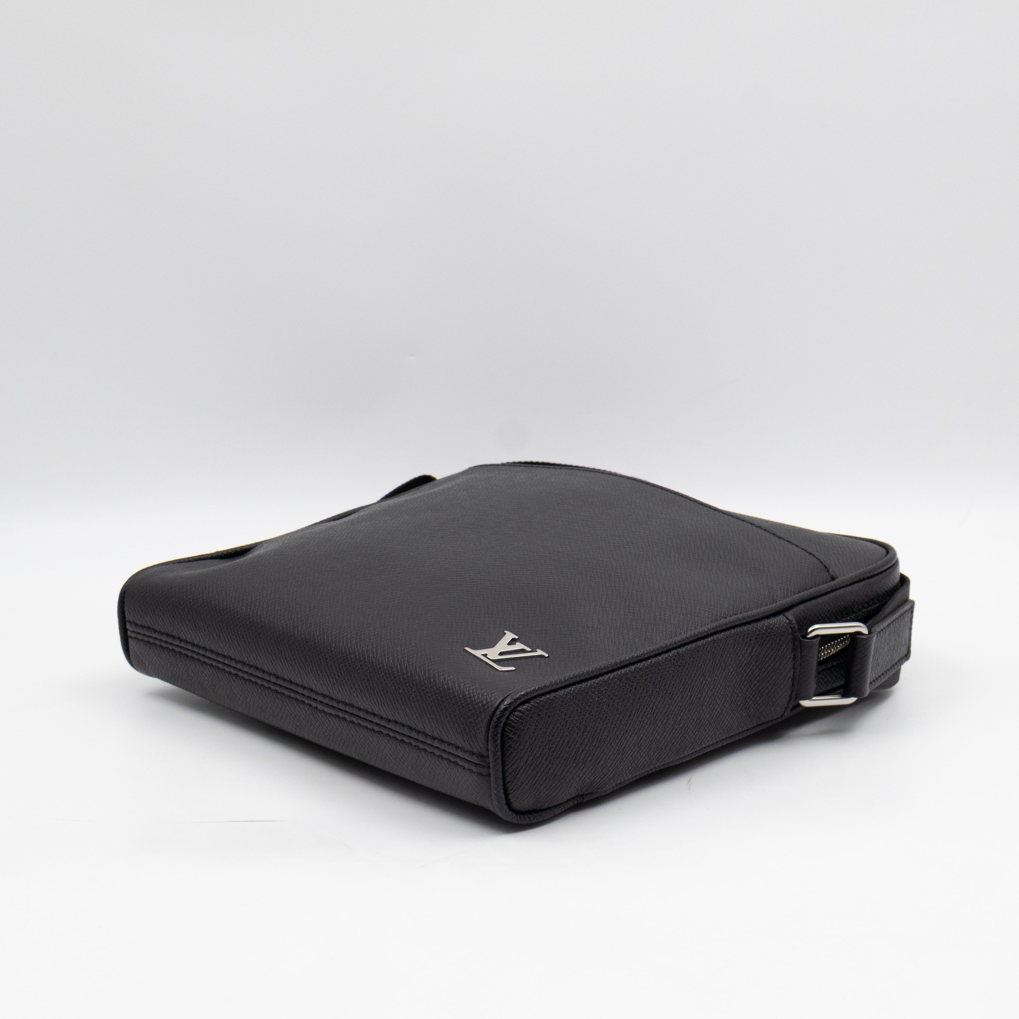 Louis Vuitton Alex PPM Black Taiga Leather – Queen Station Louis Vuitton Alex PPM Black Taiga Leather – Queen Station