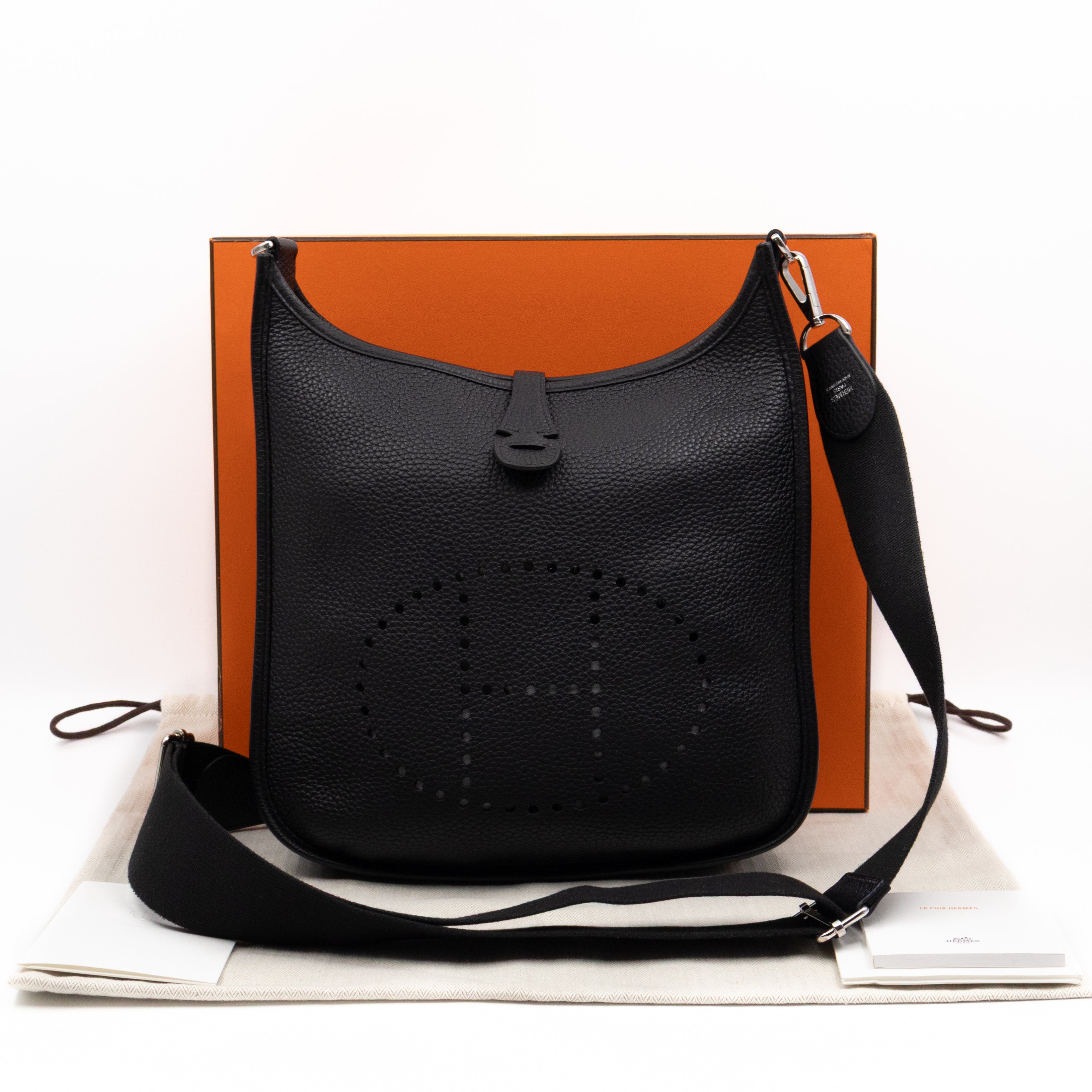 Evelyne III 29 PM Black Taurillon Clemence Leather
