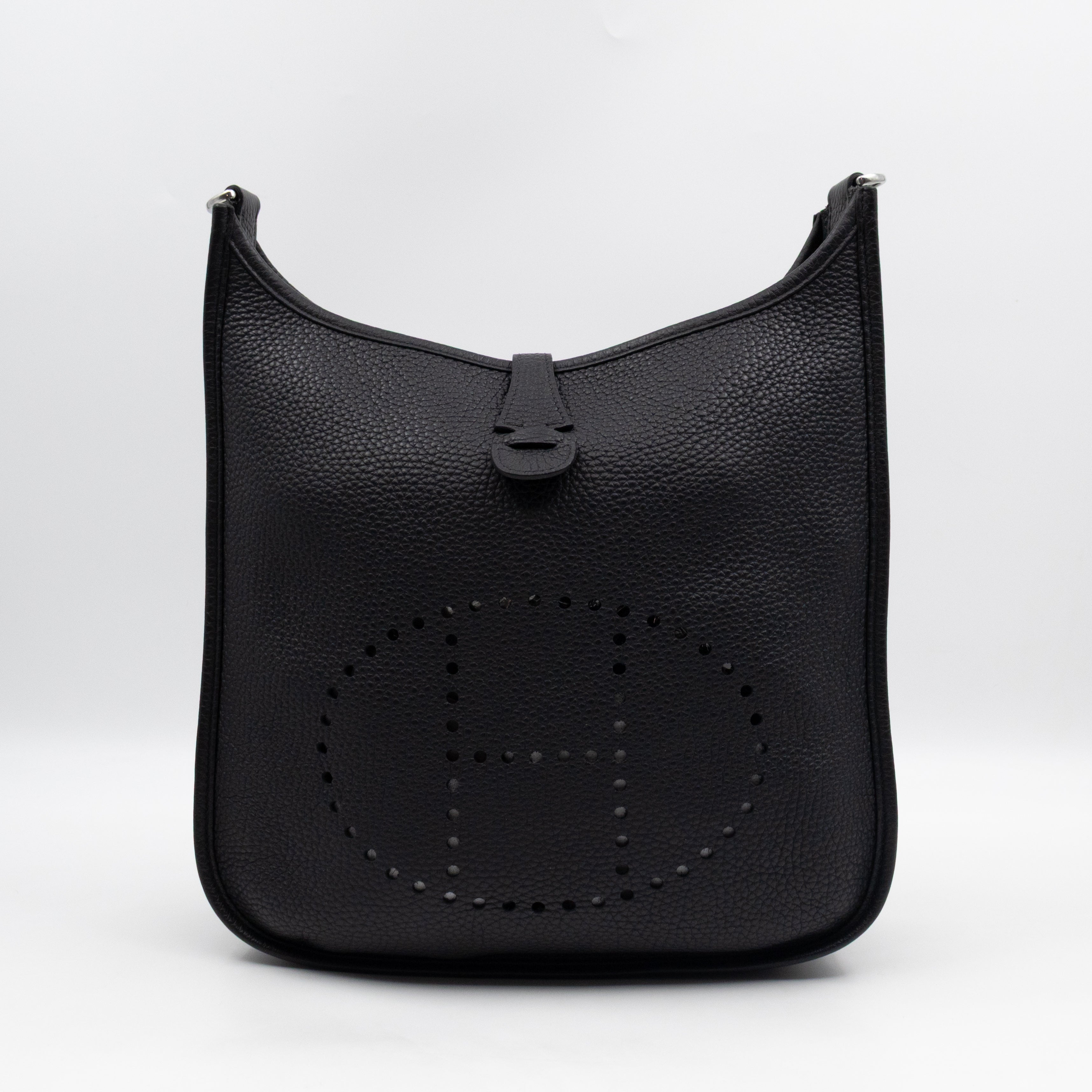 Evelyne III 29 PM Black Taurillon Clemence Leather