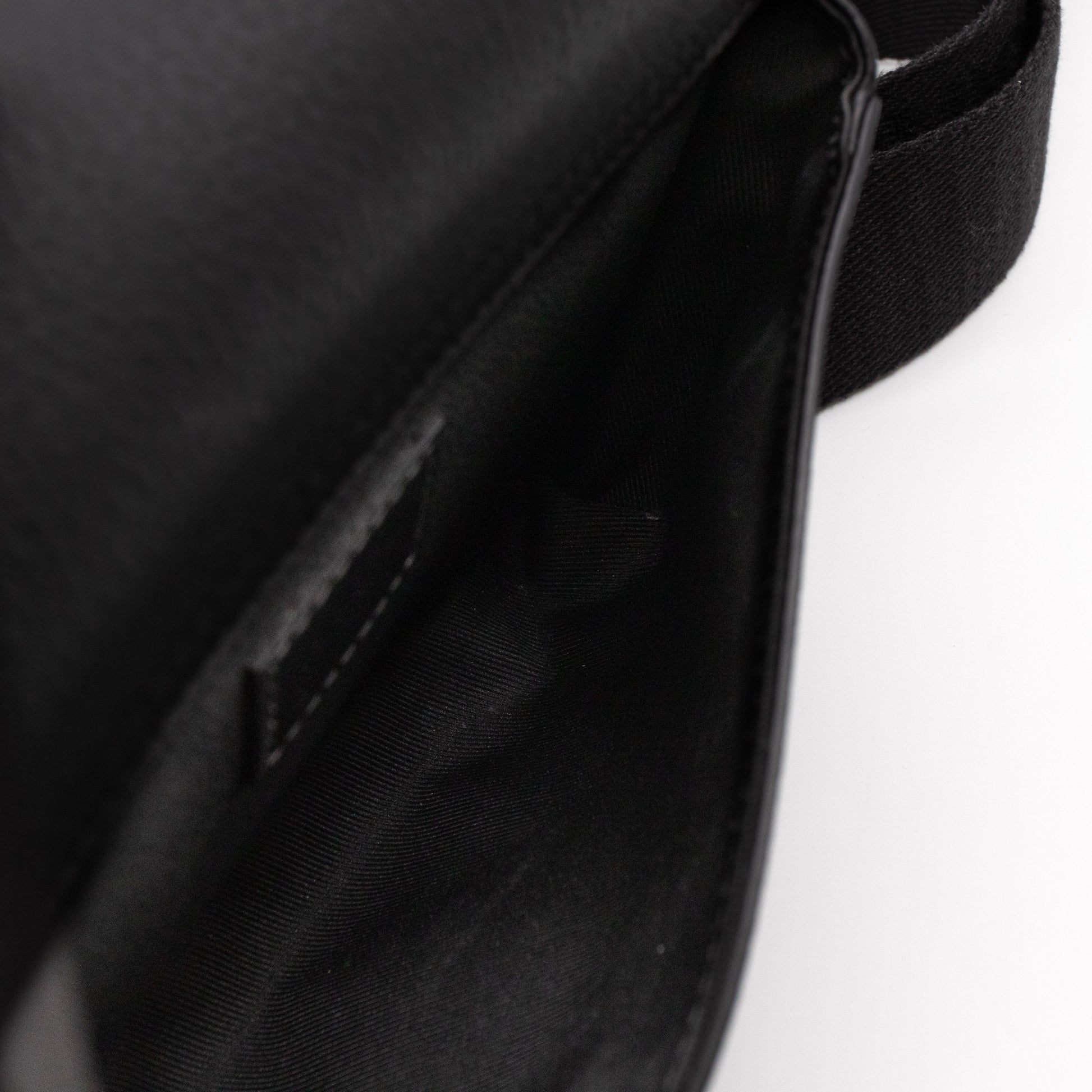 Louis Vuitton – Louis Vuitton LV Aerogram Takeoff Sling Bag Black Leather –  Queen Station