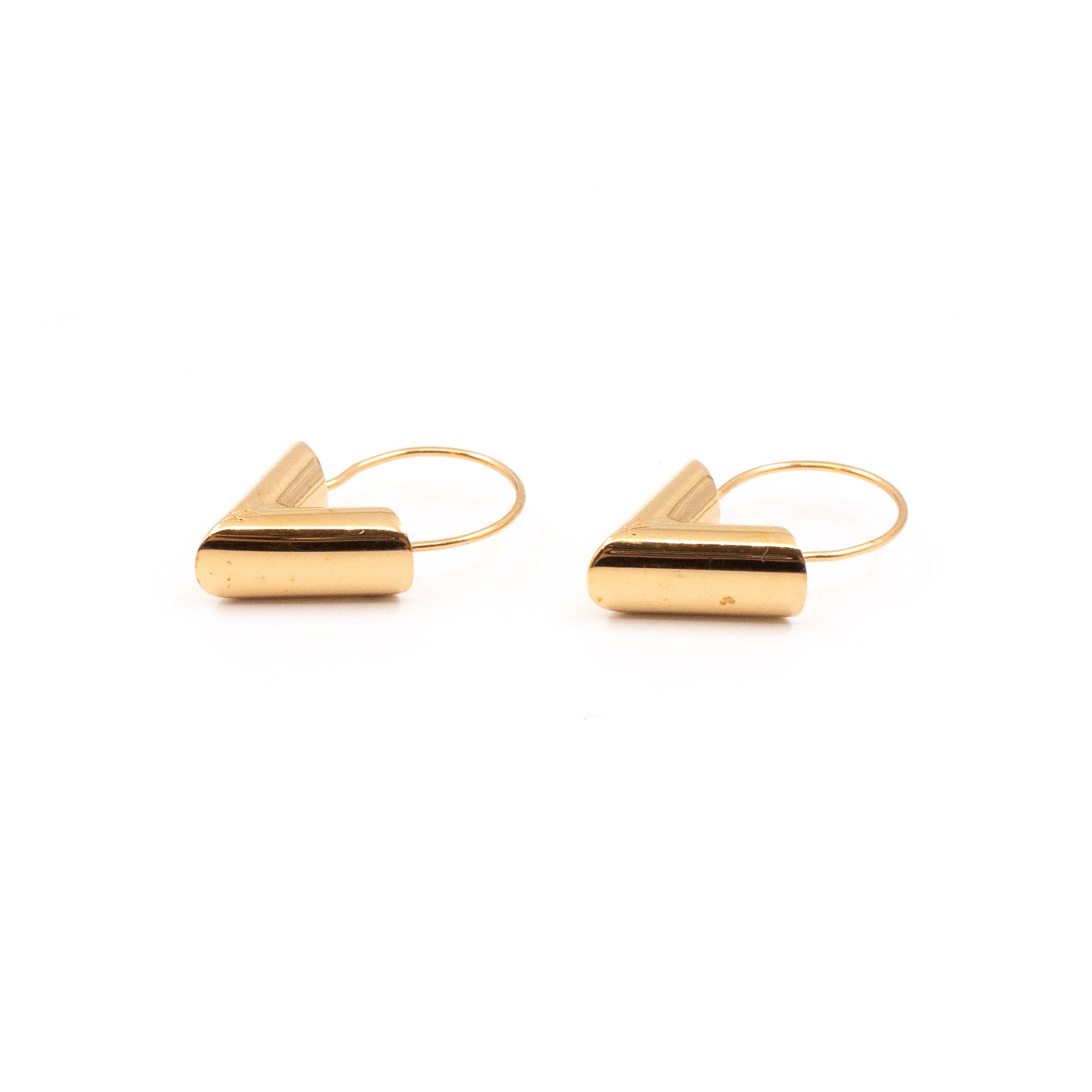 Louis Vuitton – Louis Vuitton Essential V Hoops Earrings – Queen Station