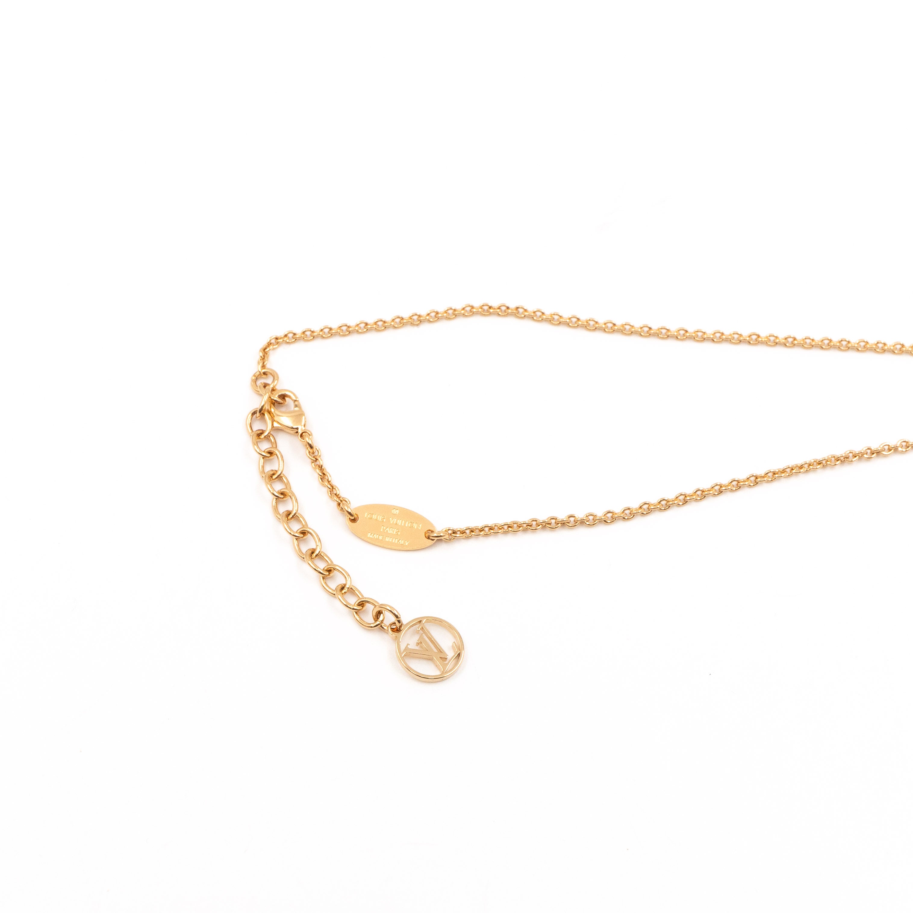 Essential V Necklace