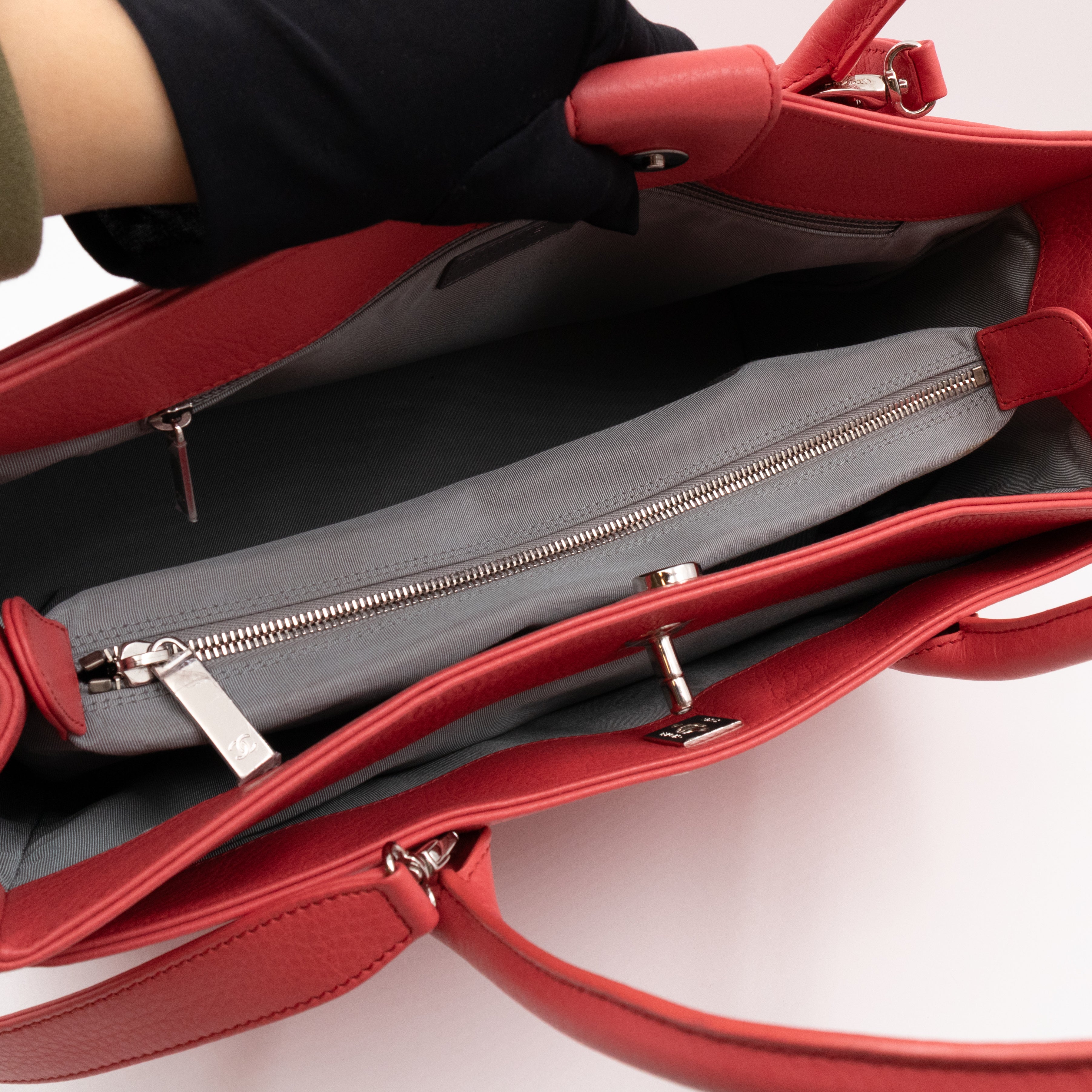 Executive Cerf Tote Coral Pink Leather Silver