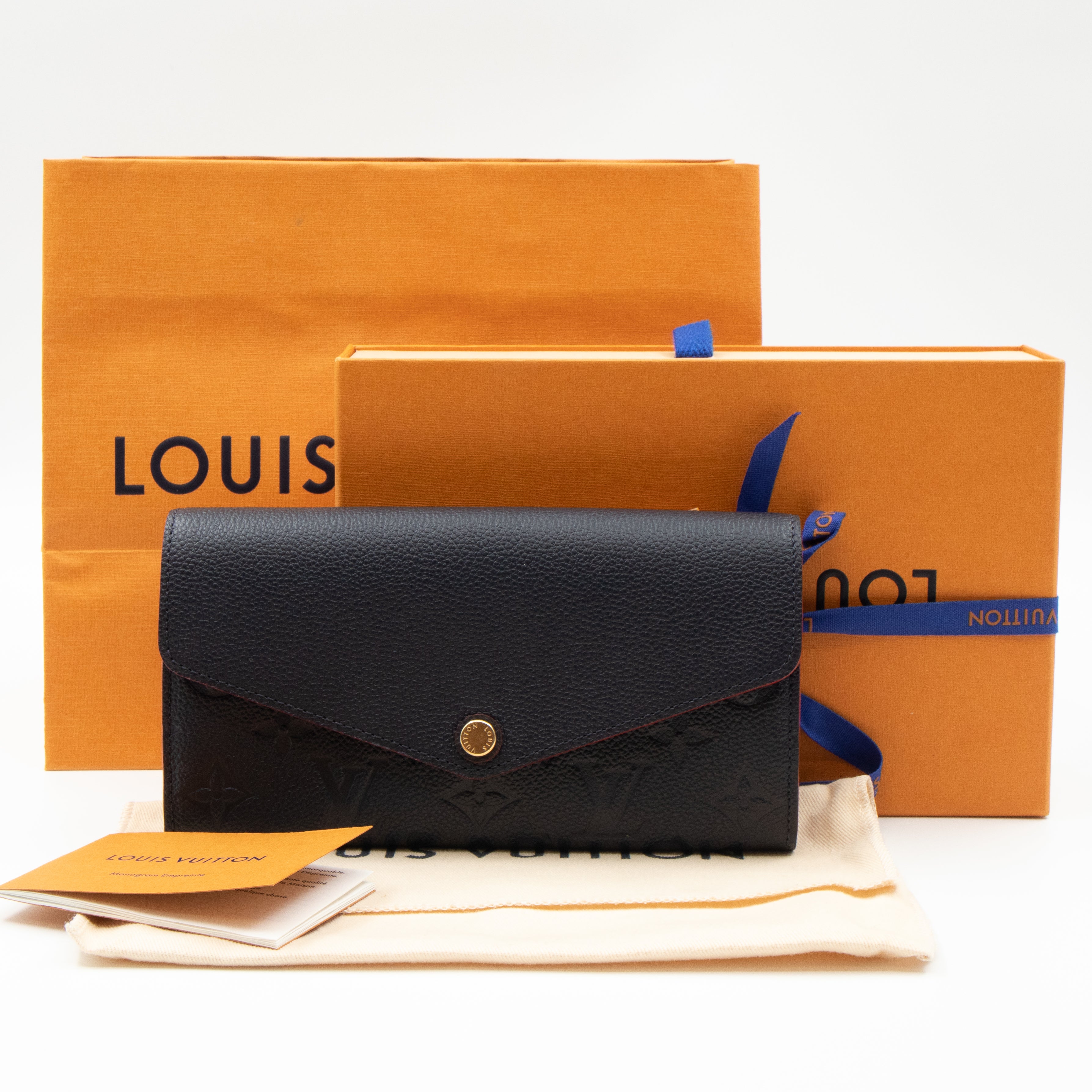 Sarah Wallet Monogram Empreinte Marine Rouge