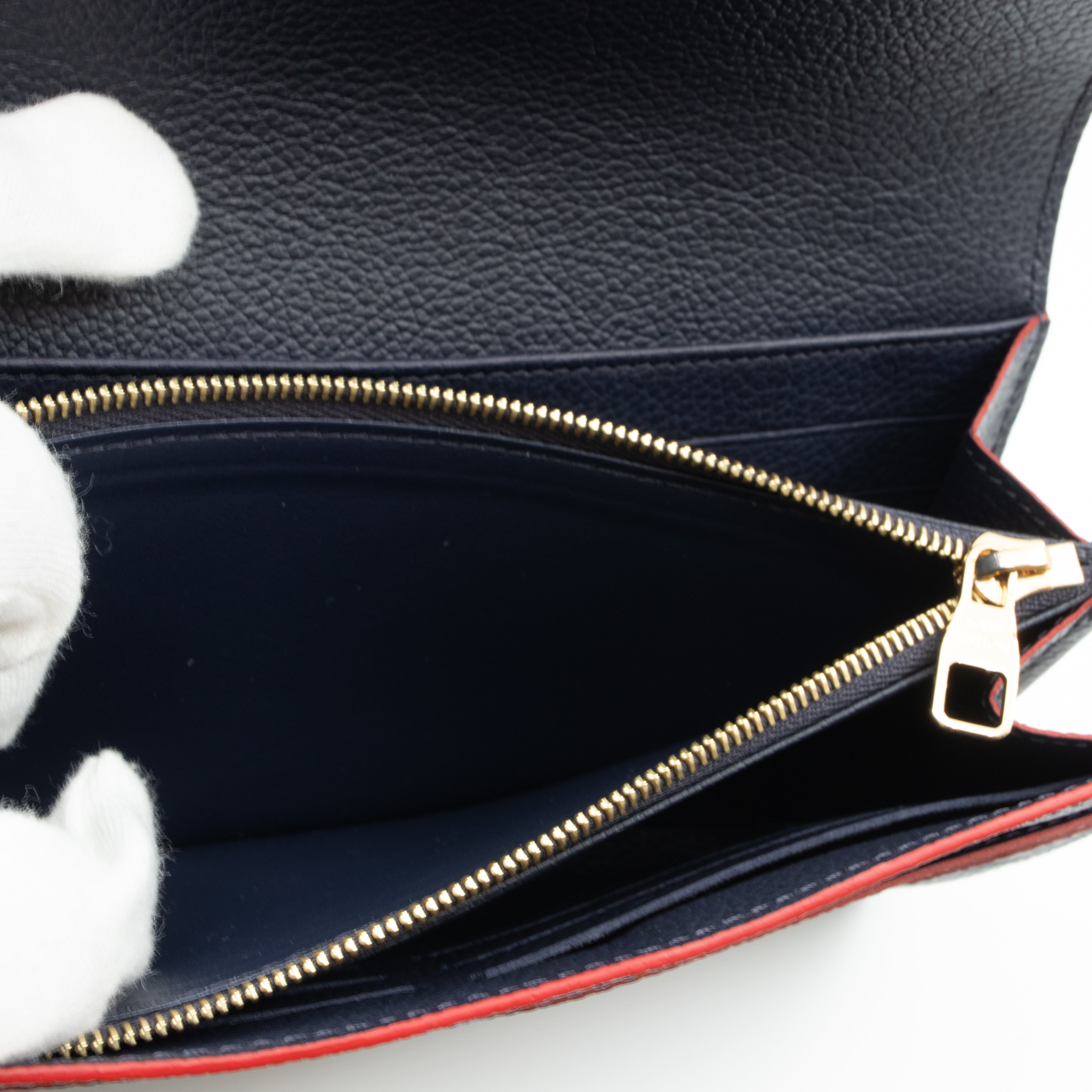 Sarah Wallet Monogram Empreinte Marine Rouge