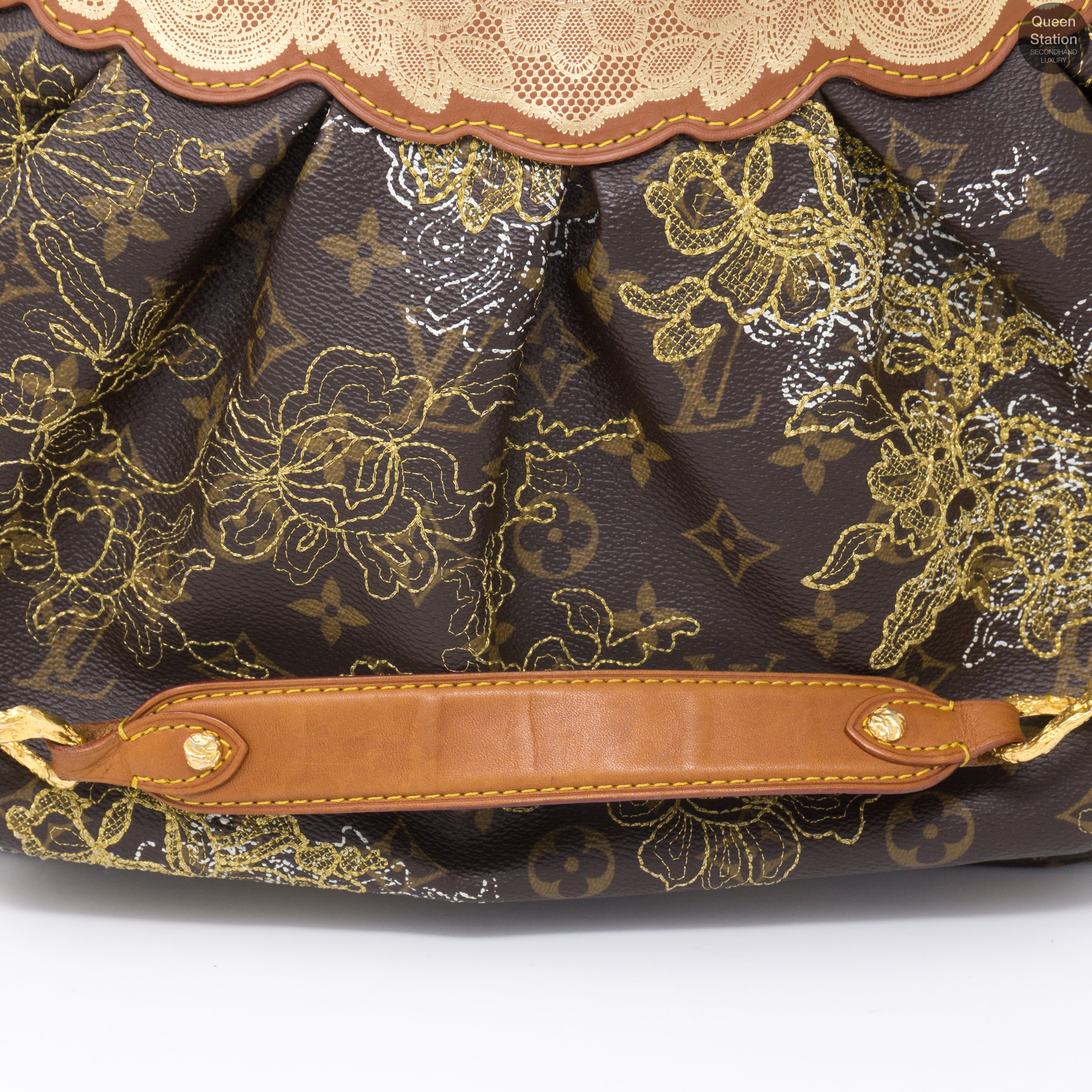 Dentelle Fersen Gold Monogram
