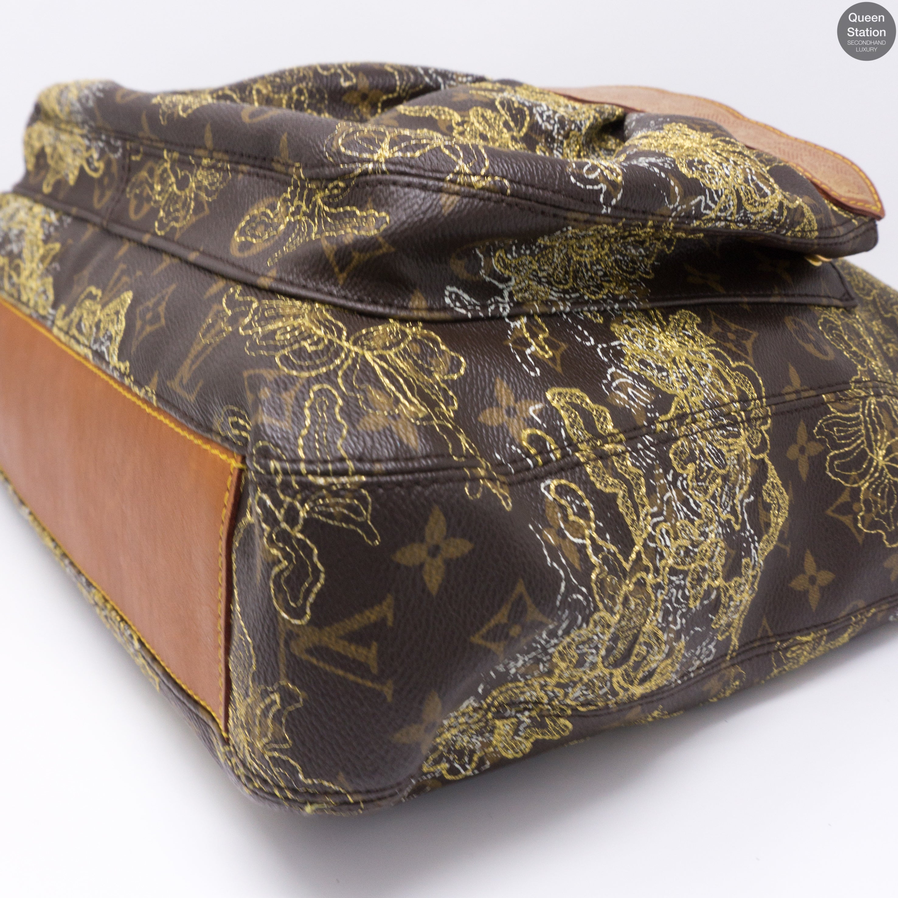Dentelle Fersen Gold Monogram