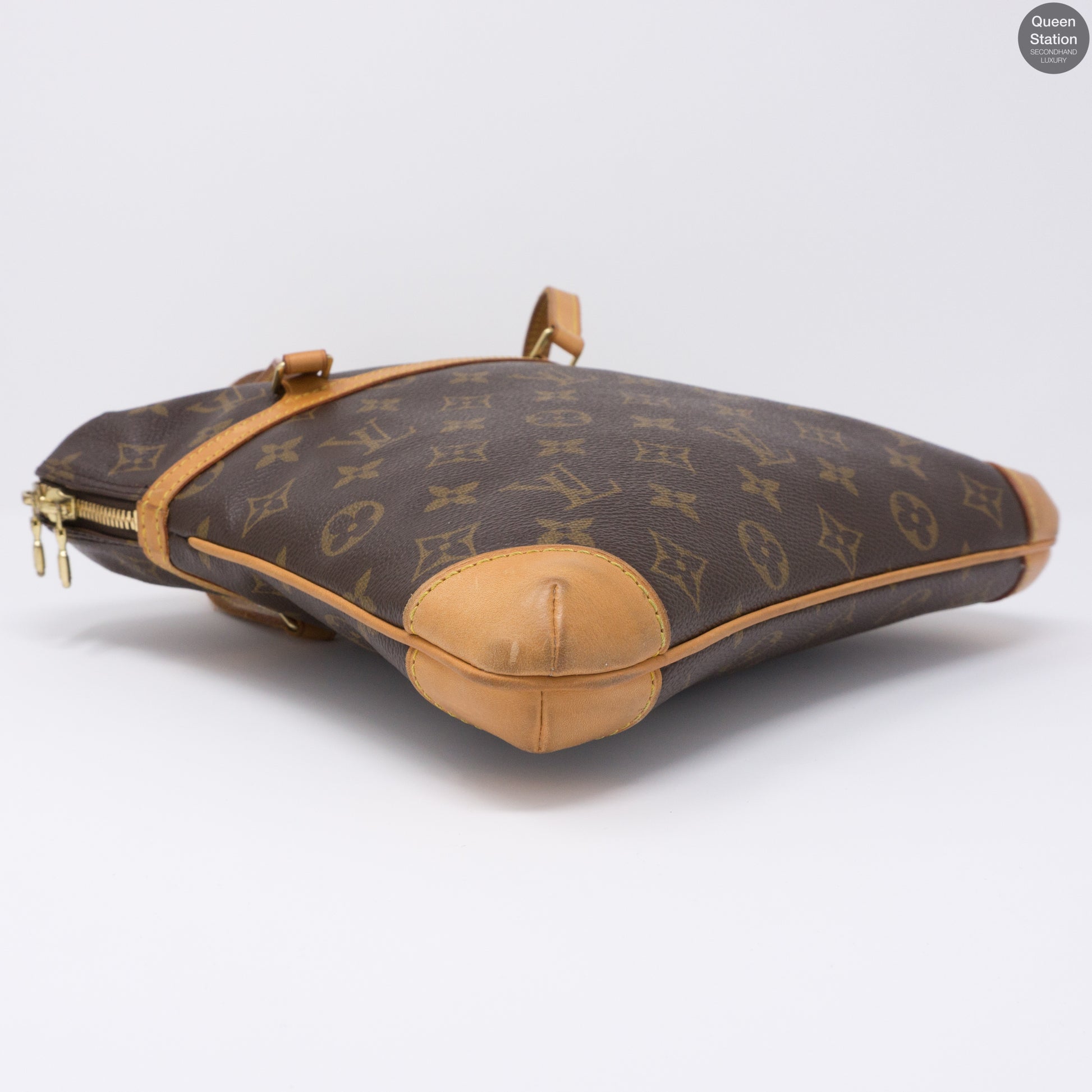 Louis Vuitton Monogram Coussin GM Flat Shoulder Bag 98lv50