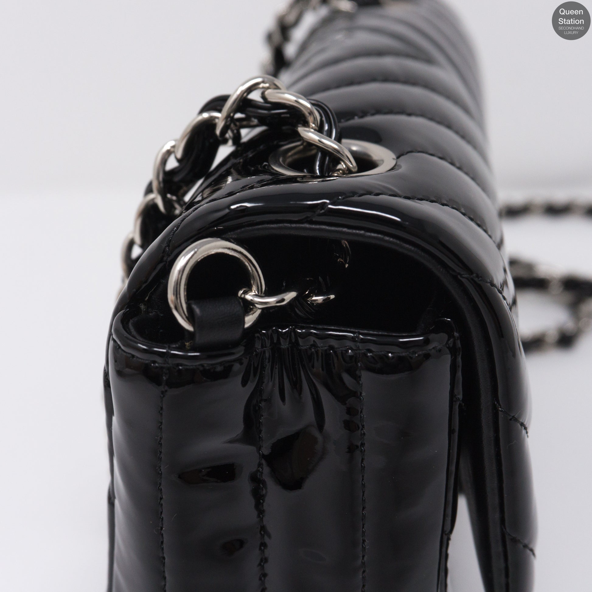 Chanel – Chevron Rectangular Mini Flap Black Patent Leather Bag – Queen  Station