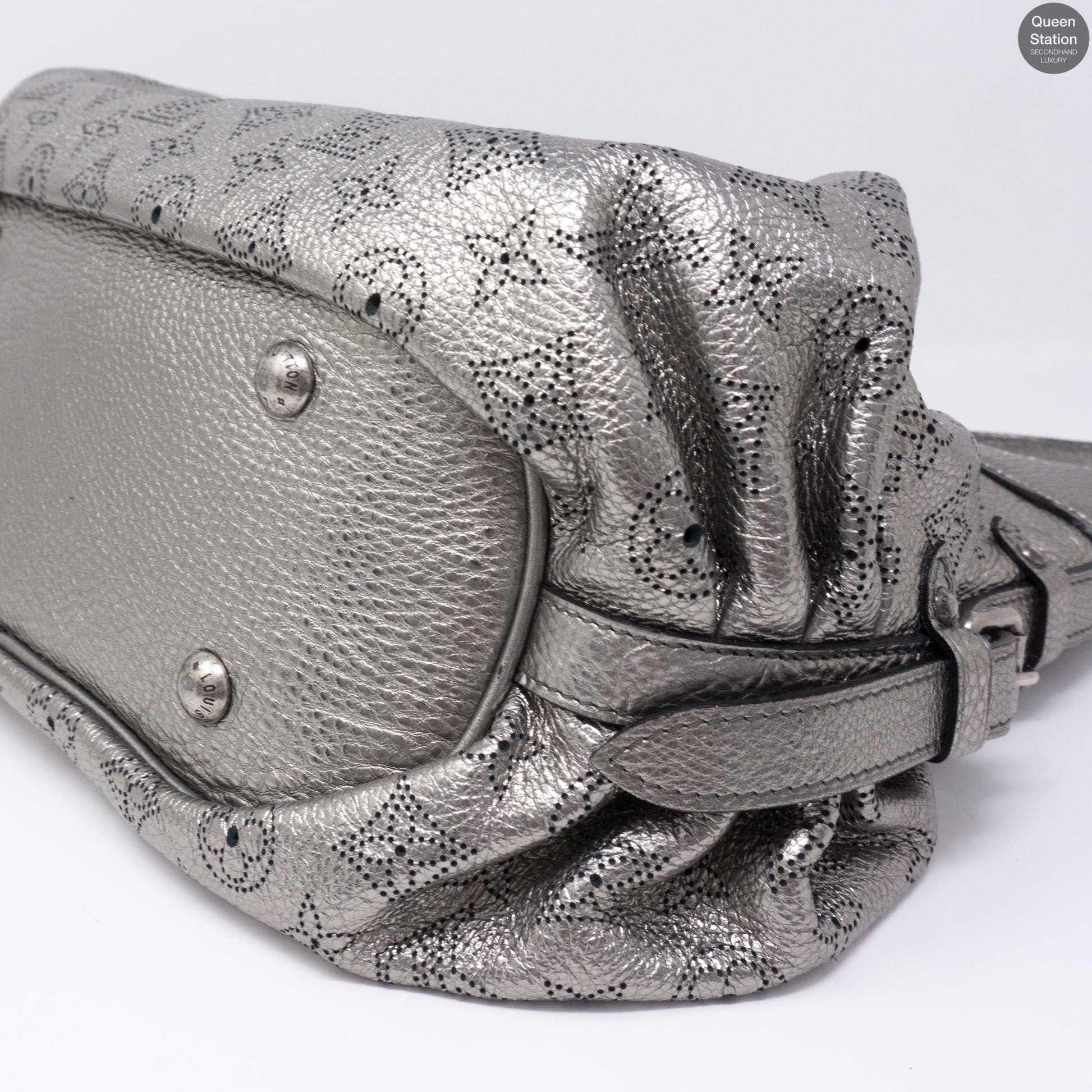 LOUIS VUITTON M95718 Mahina XL Leather Tote Hand Bag Metalic Silver Ex++