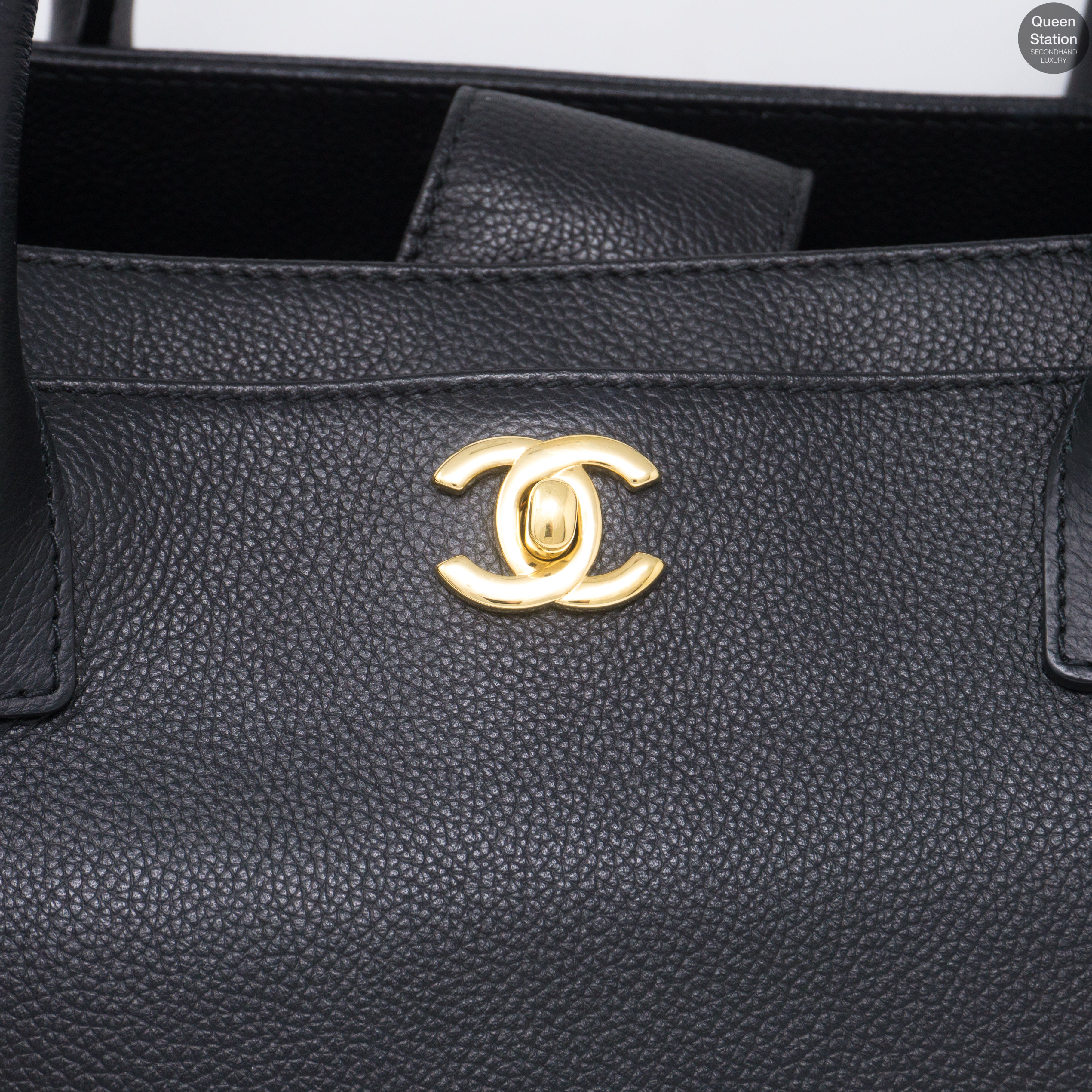 Executive Cerf Black Leather Tote