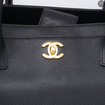 Executive Cerf Black Leather Tote